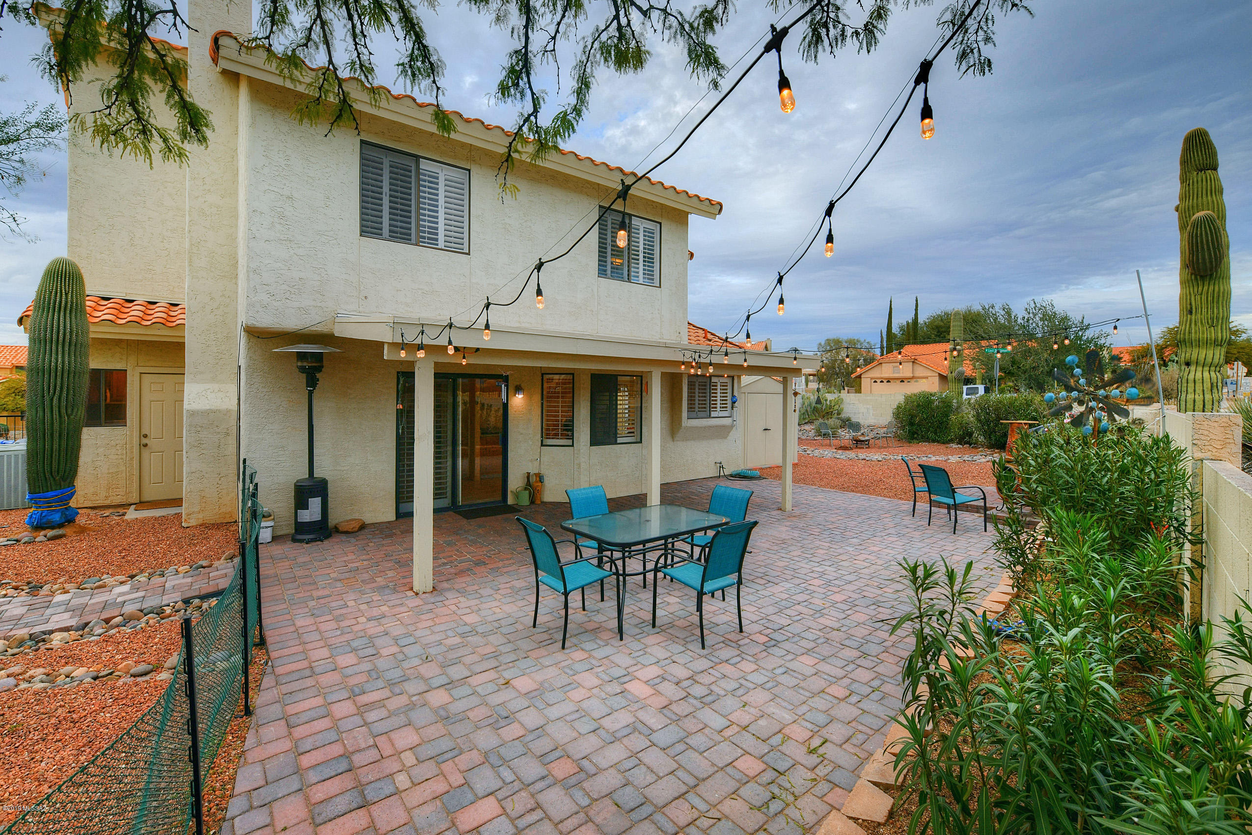 993 W Lost Dutchman Place