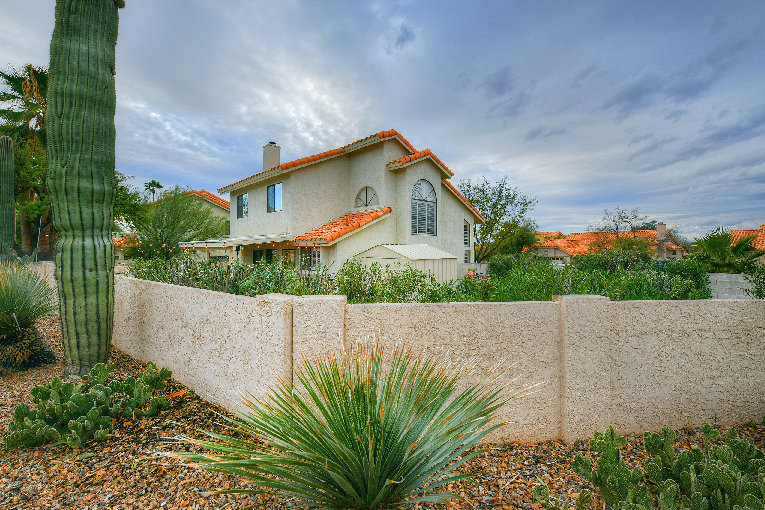 993 W Lost Dutchman Place