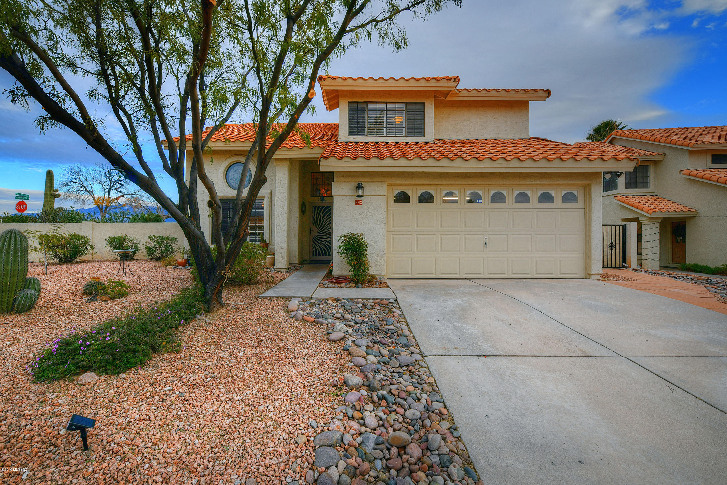 993 W Lost Dutchman Place