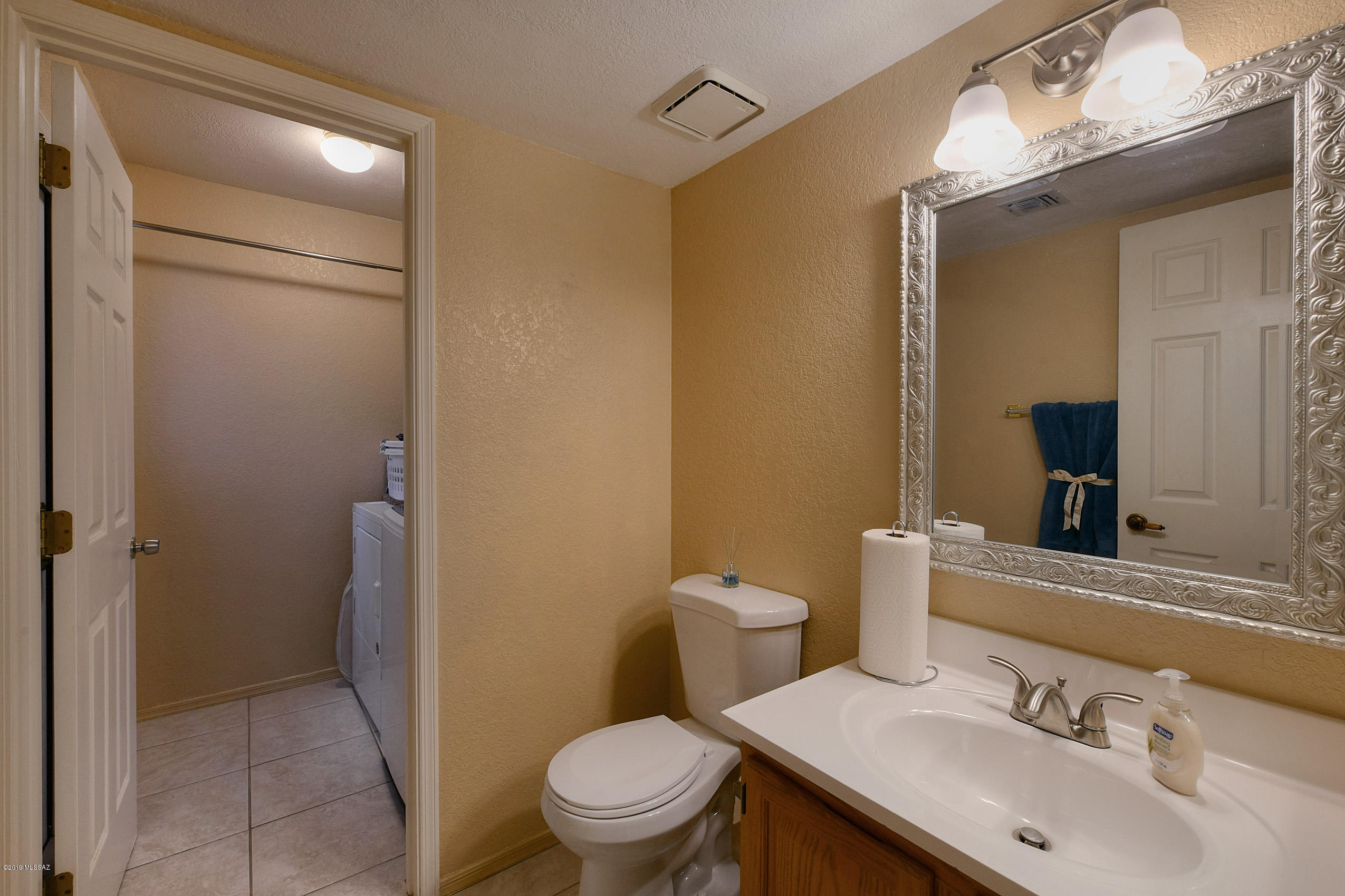 993 W Lost Dutchman Place