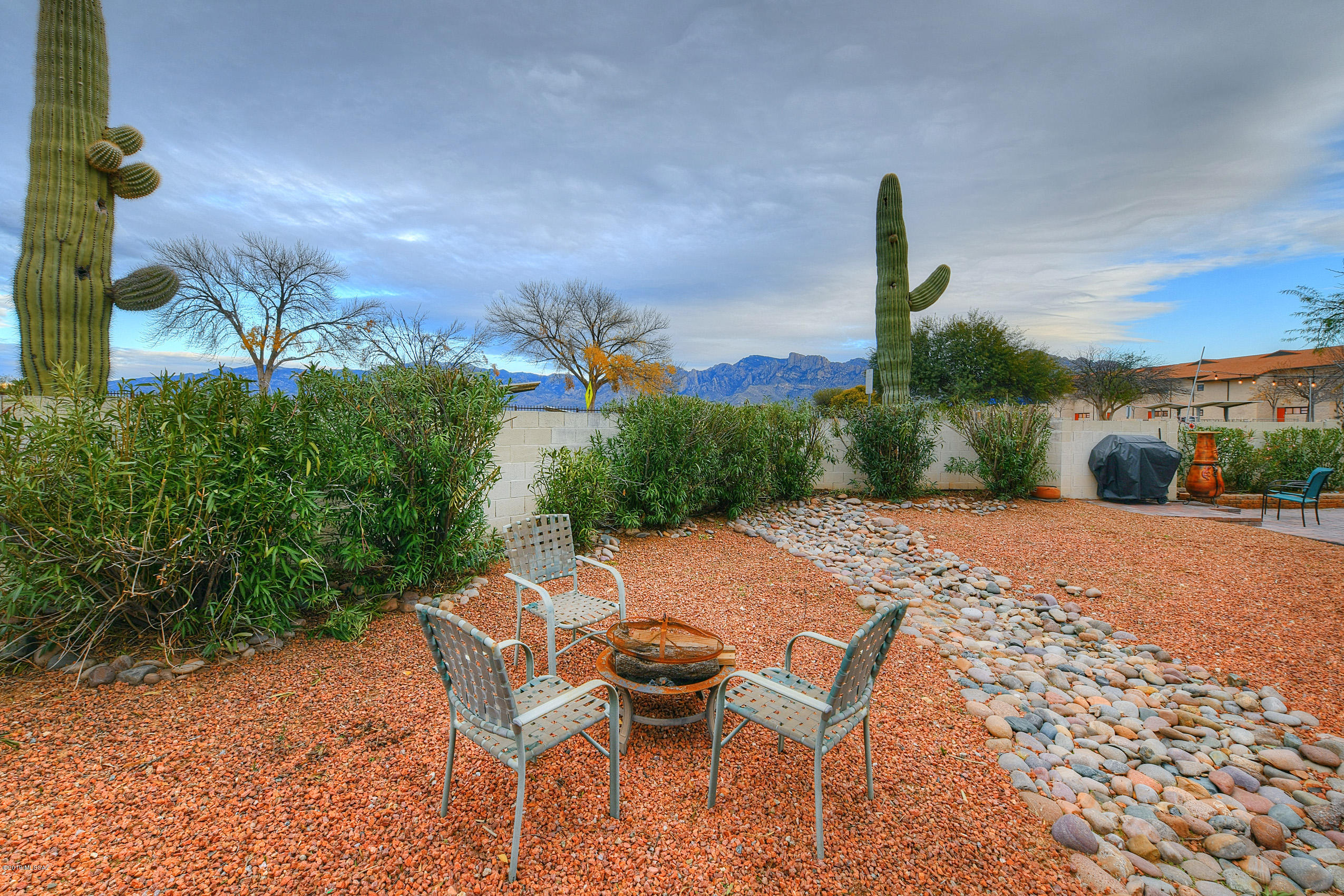 993 W Lost Dutchman Place