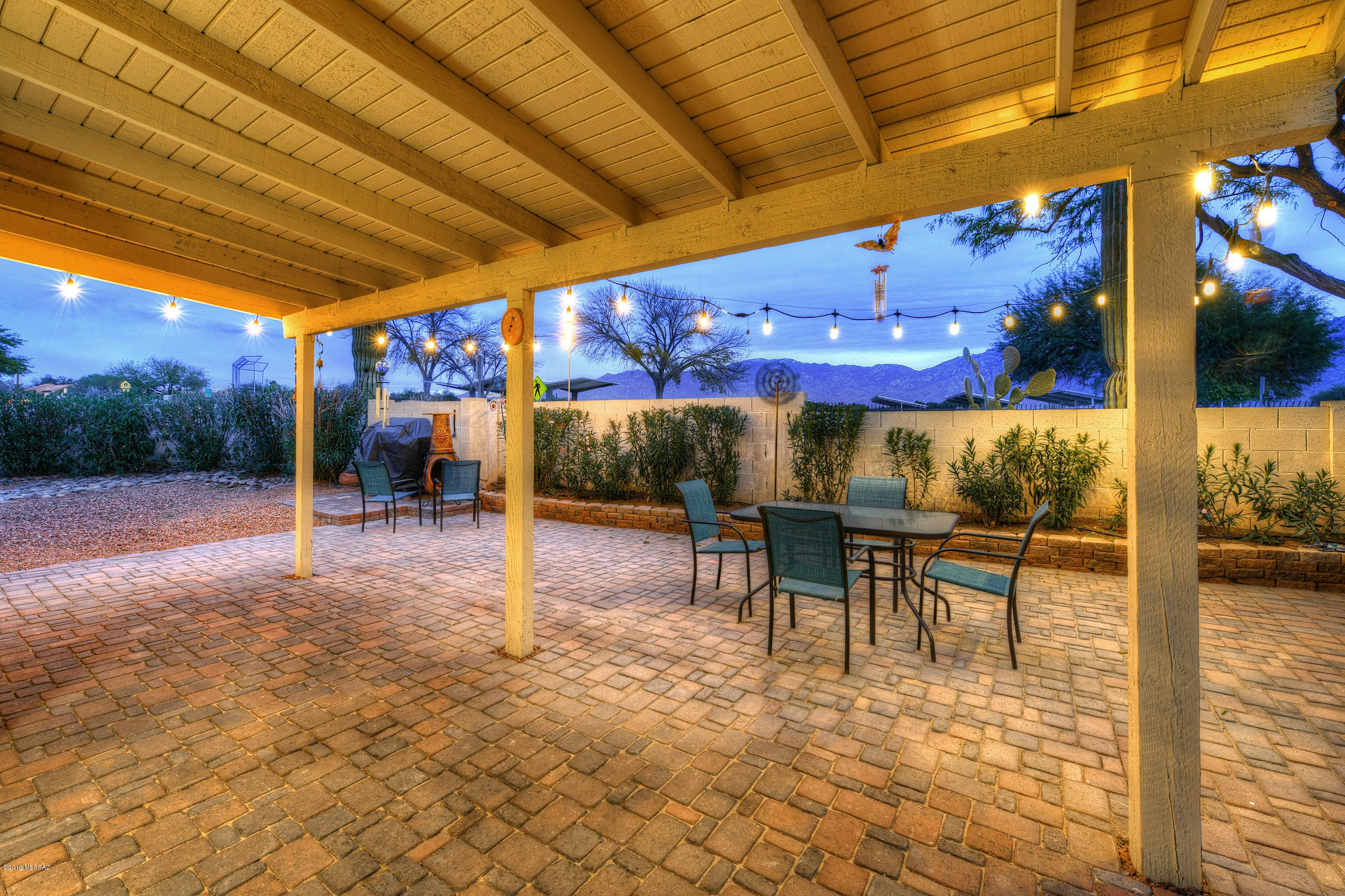 993 W Lost Dutchman Place