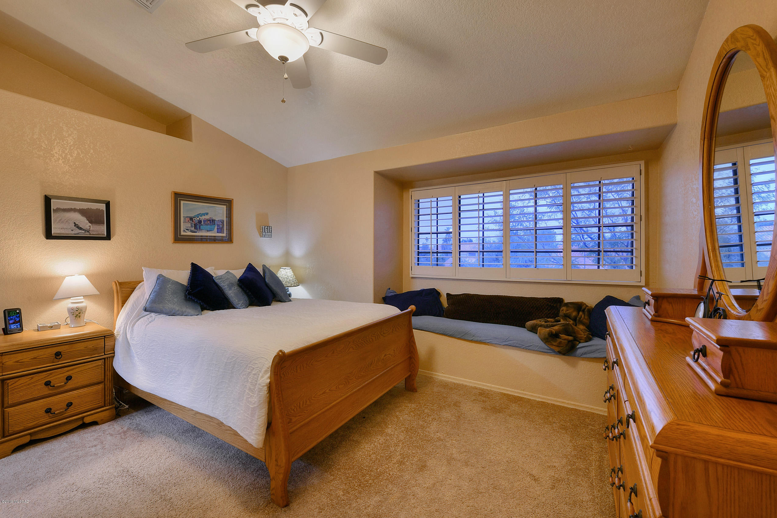 993 W Lost Dutchman Place