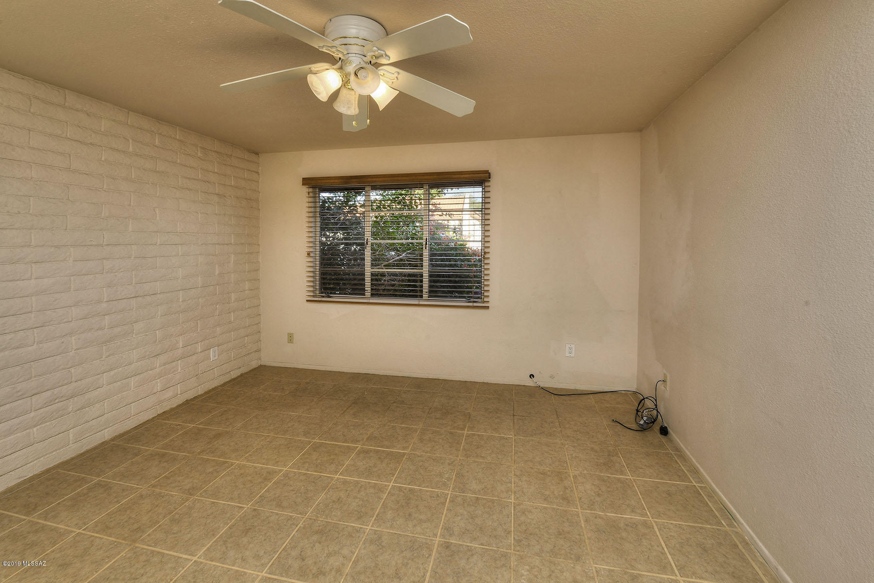 5617 N Camino De La Noche