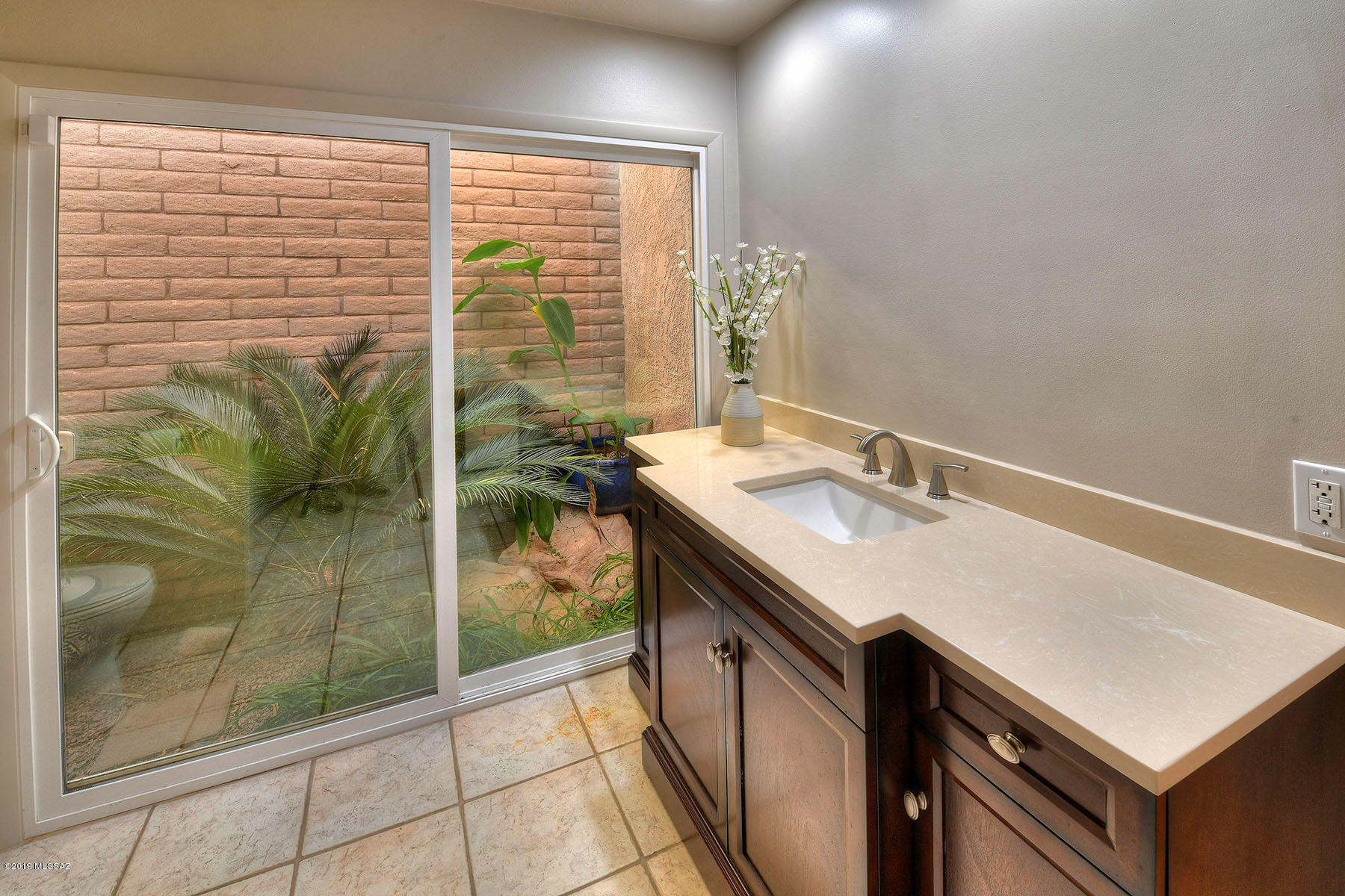 5617 N Camino De La Noche