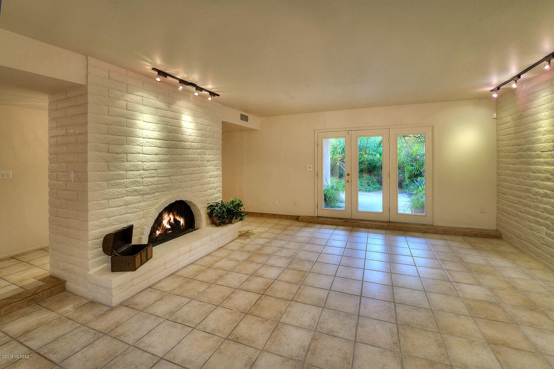 5617 N Camino De La Noche