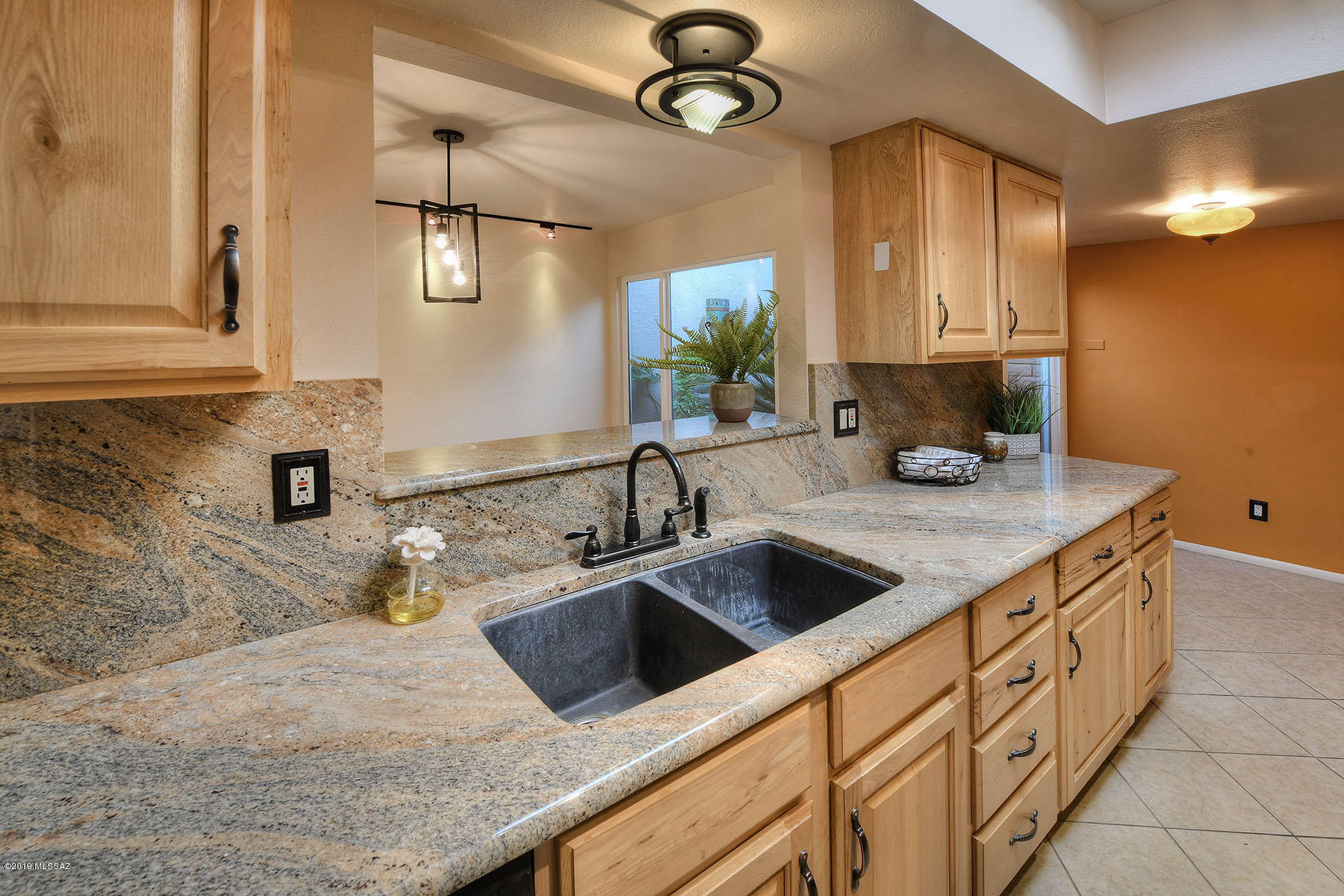 5617 N Camino De La Noche