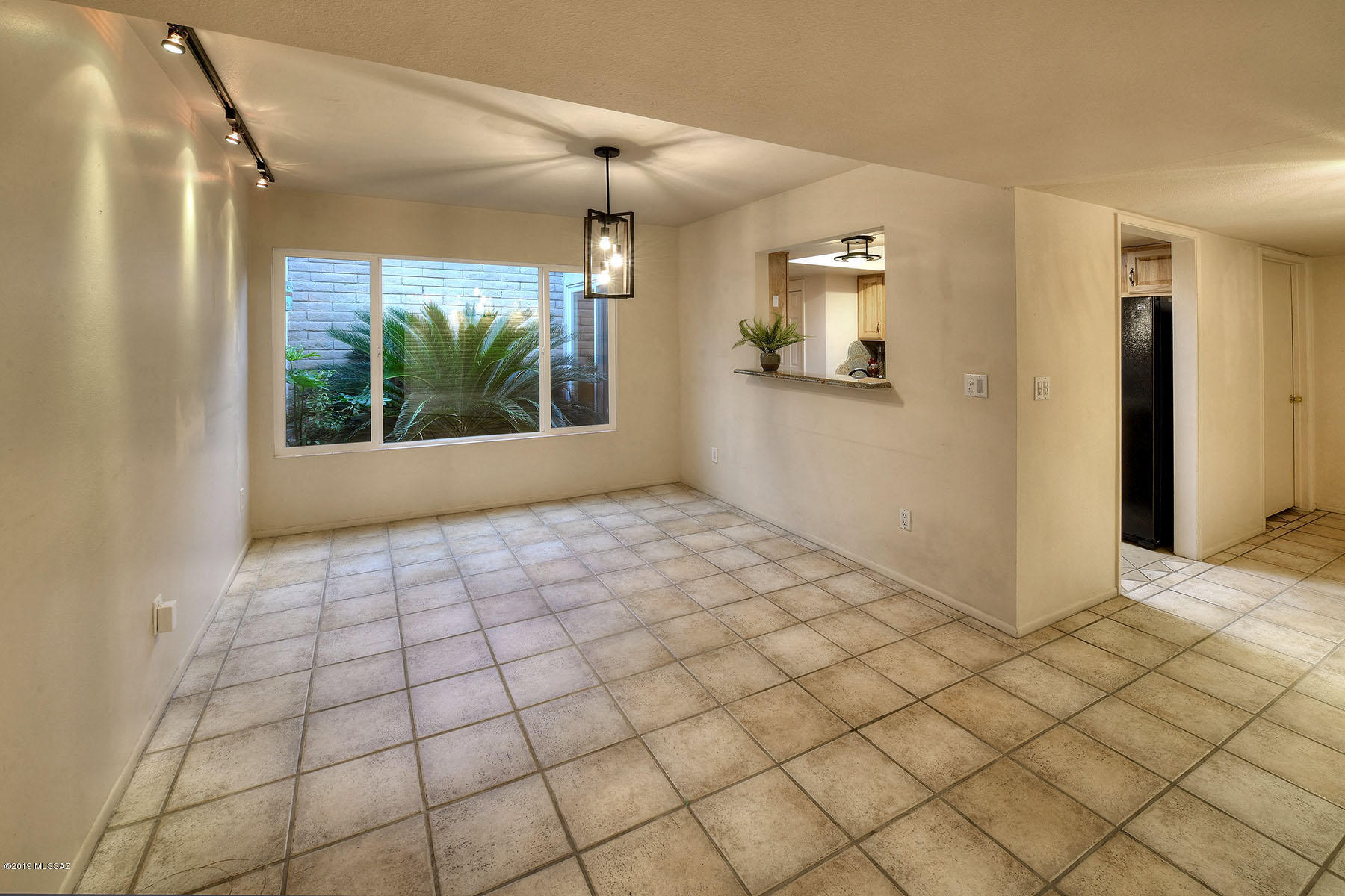 5617 N Camino De La Noche