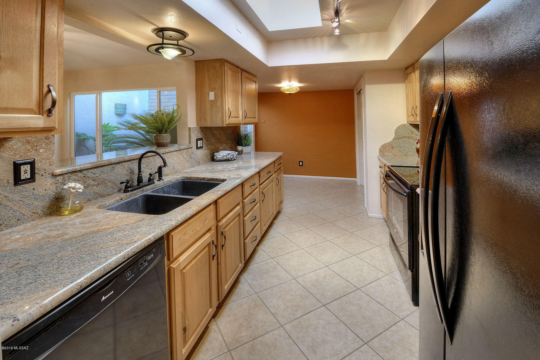 5617 N Camino De La Noche