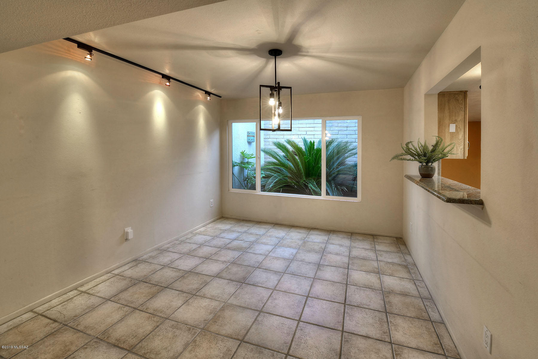 5617 N Camino De La Noche