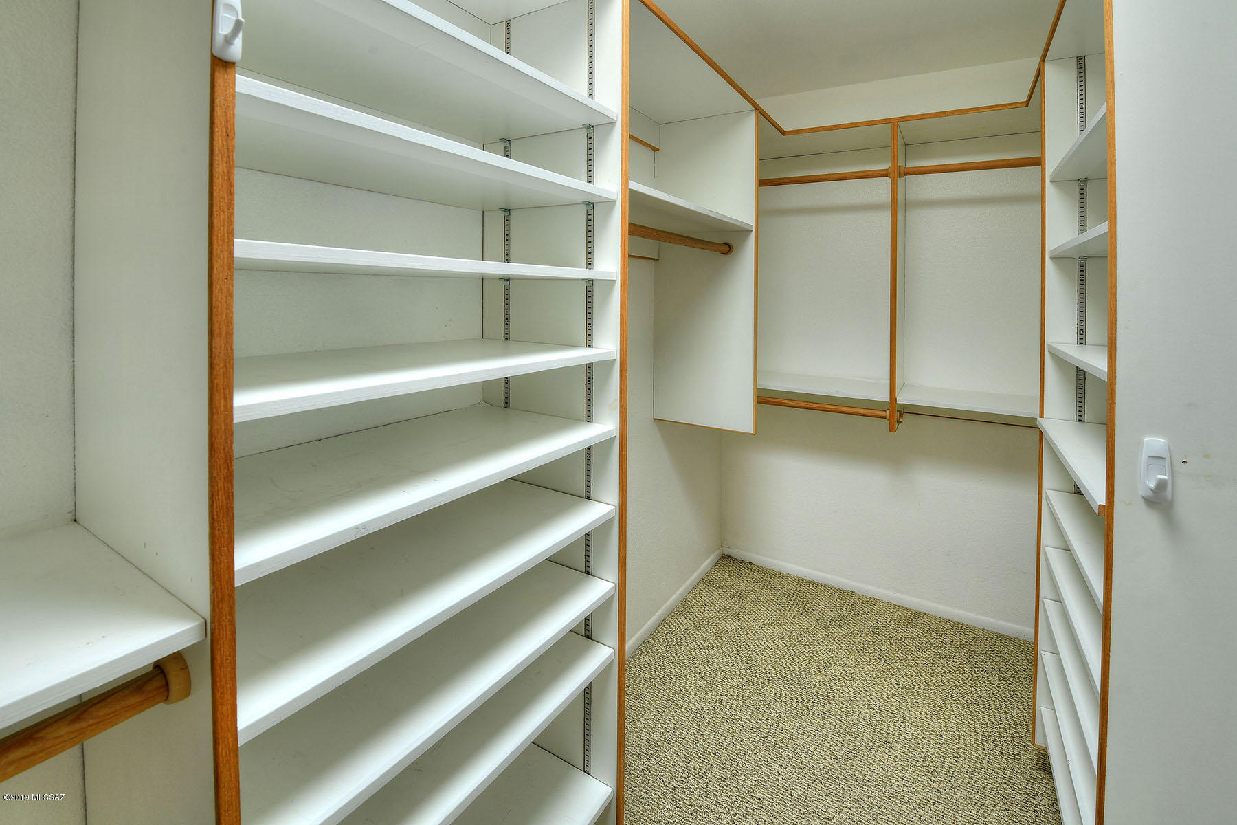 5617 N Camino De La Noche