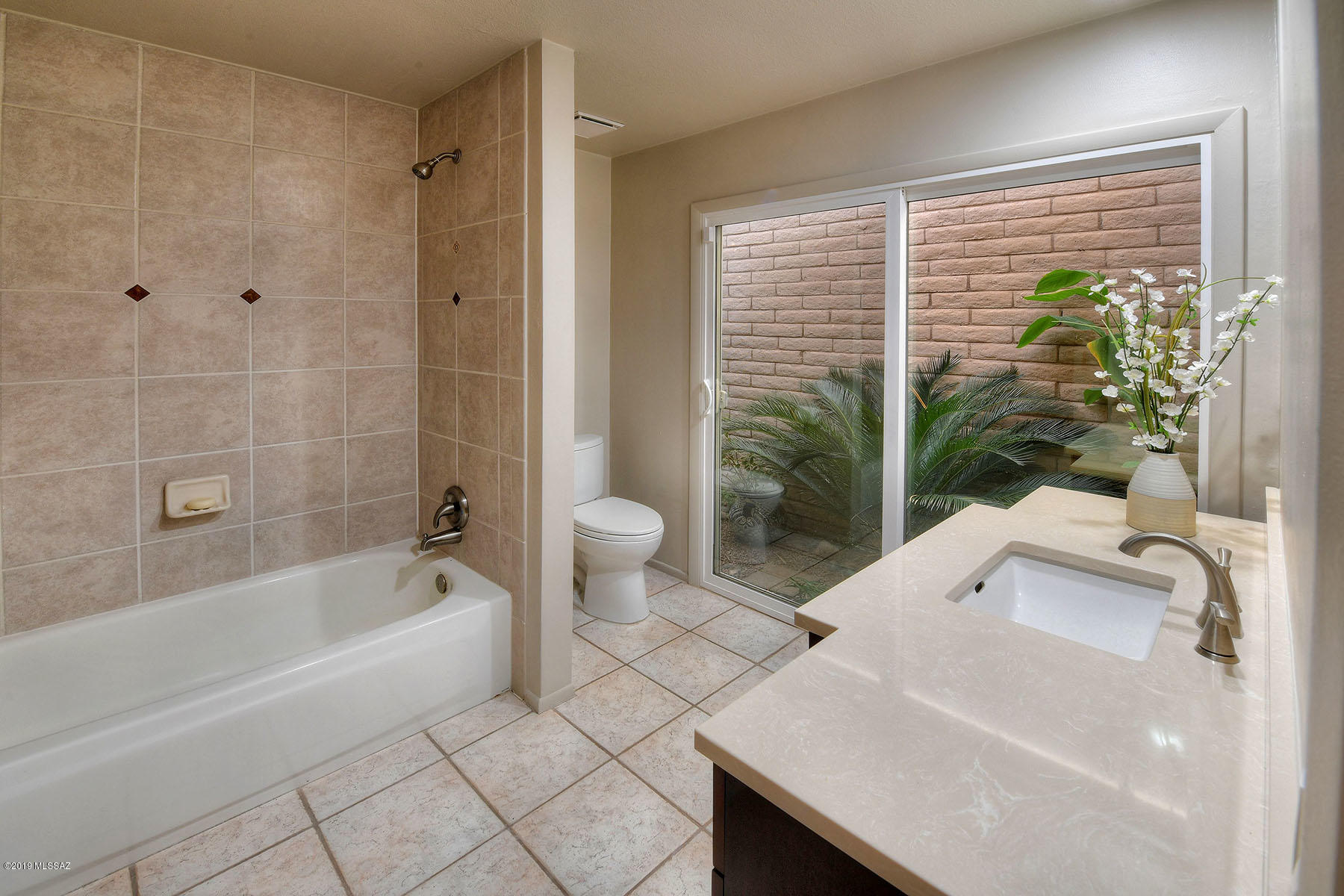 5617 N Camino De La Noche