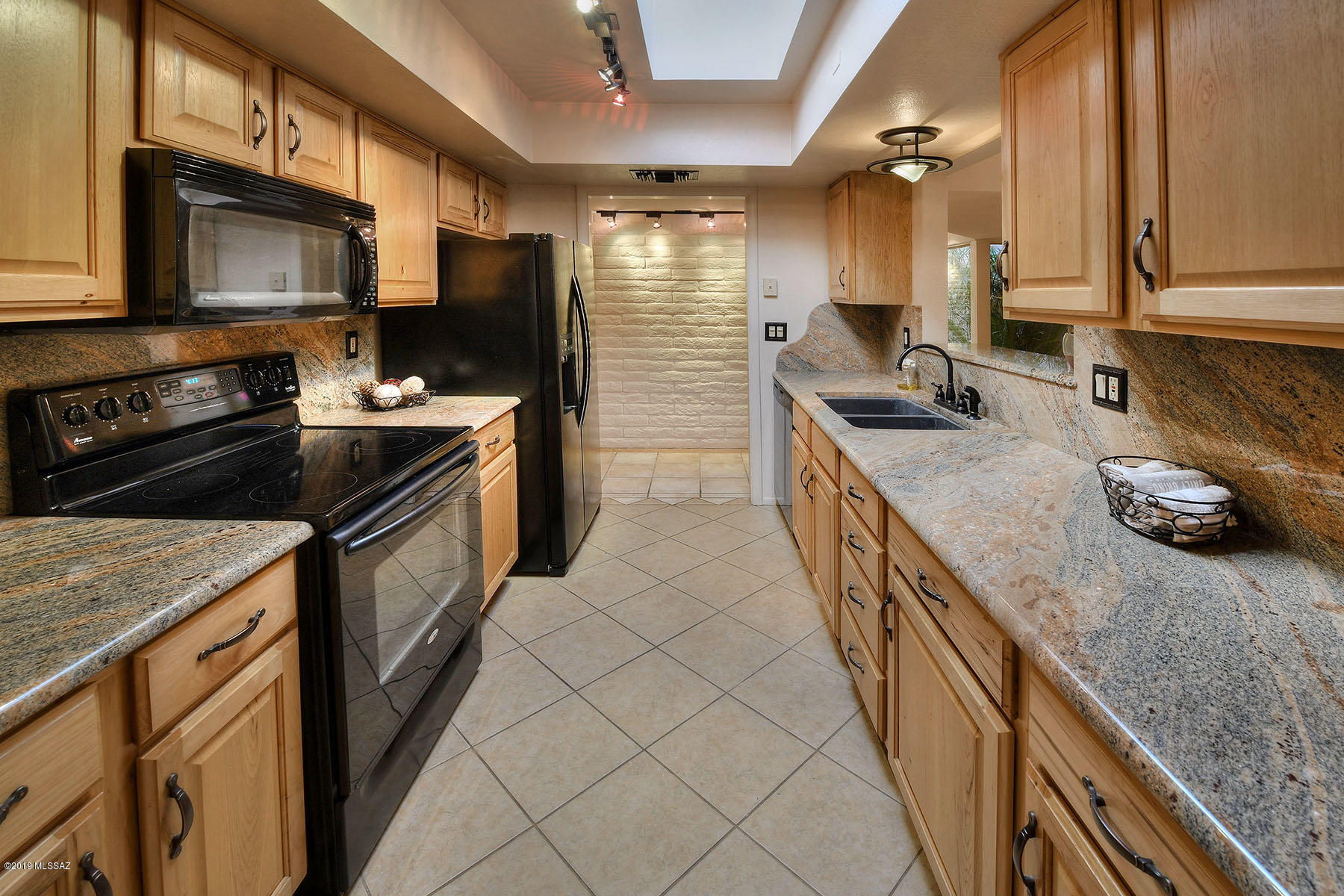 5617 N Camino De La Noche