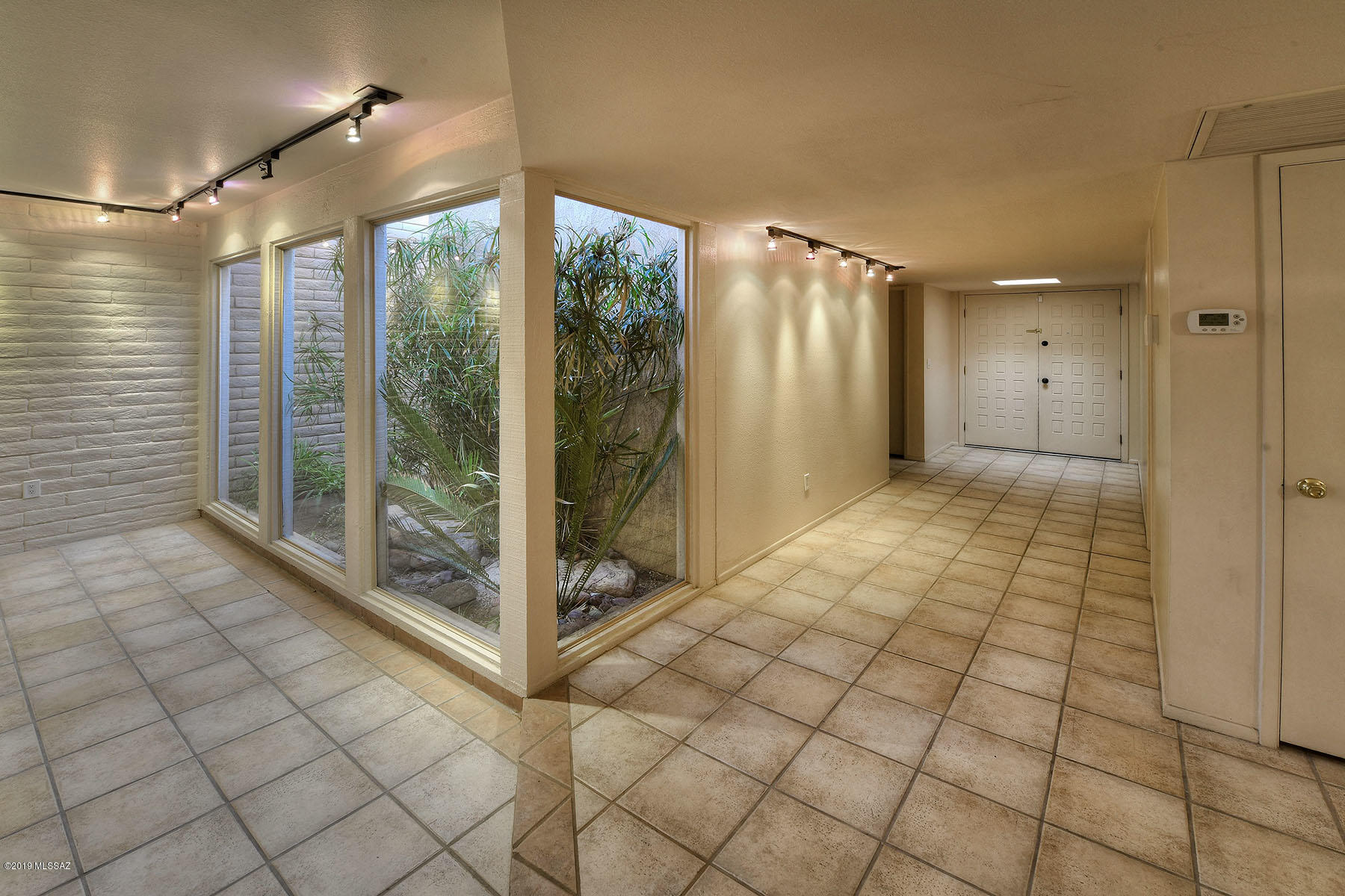 5617 N Camino De La Noche