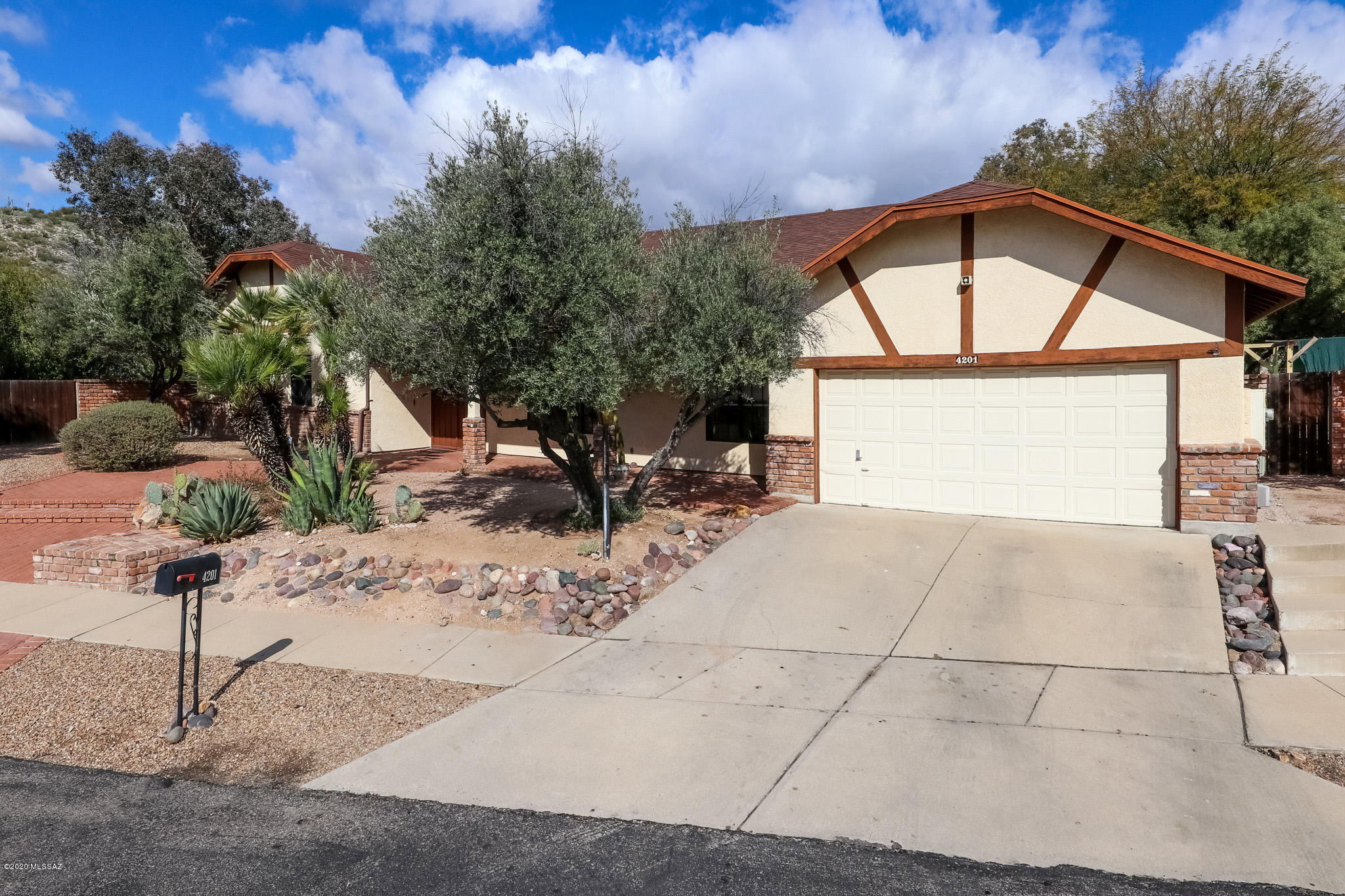 4201 N Ventana Drive