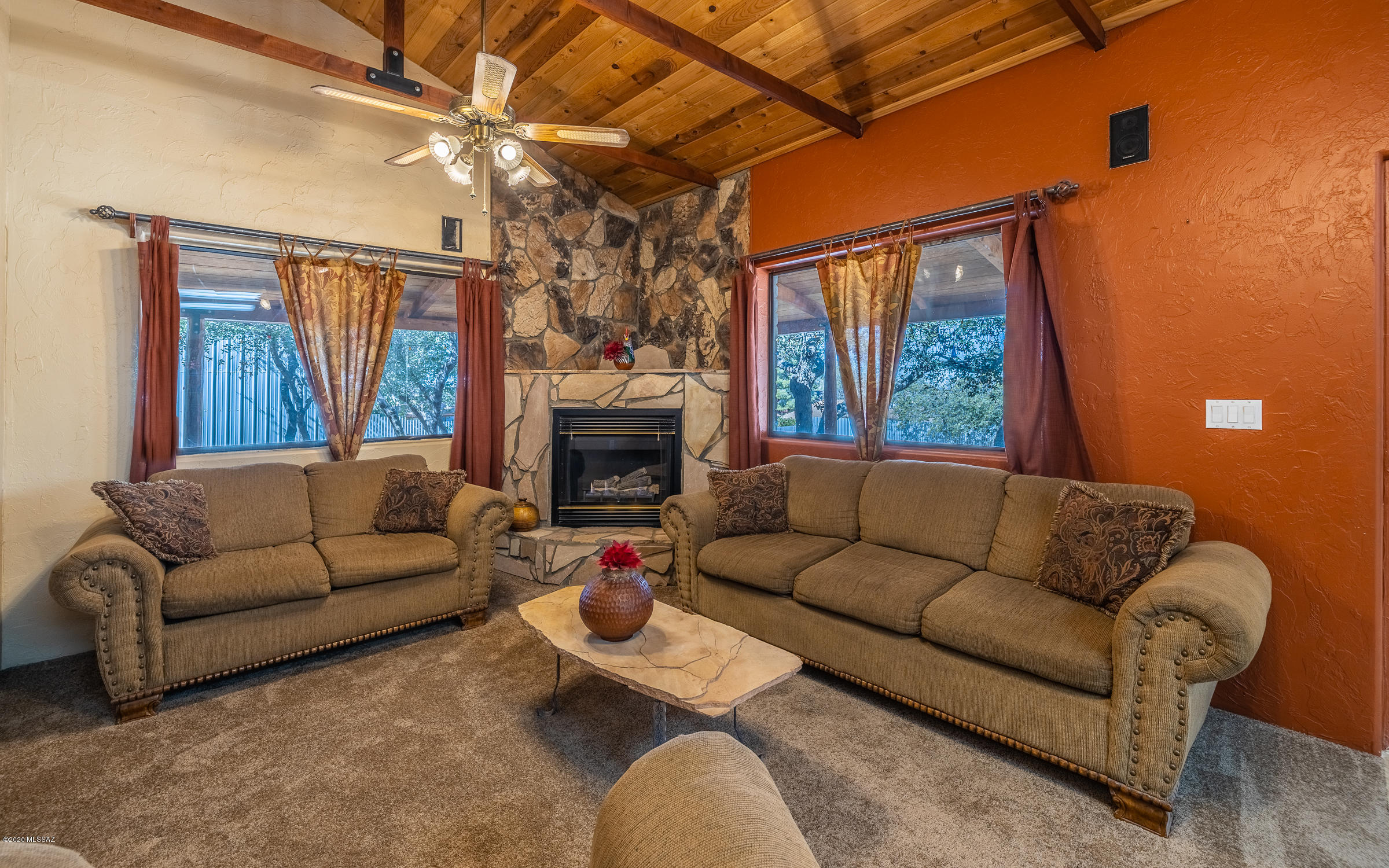 910 N Mountain View Drive