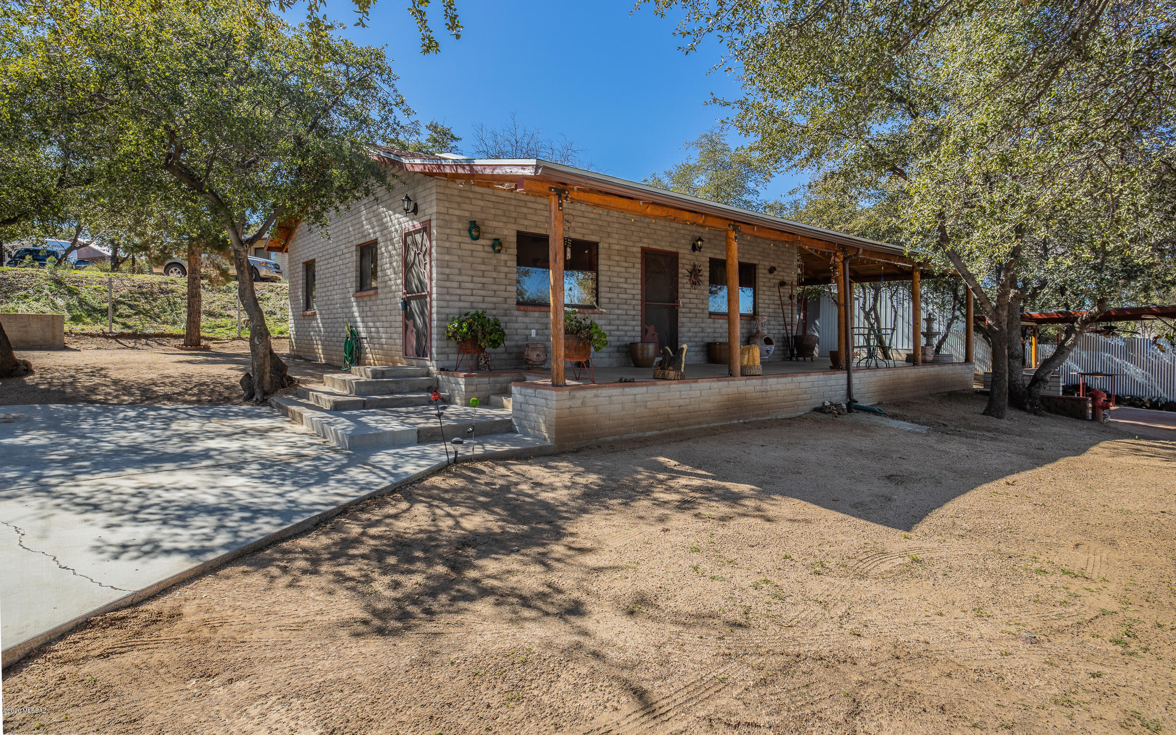 910 N Mountain View Drive