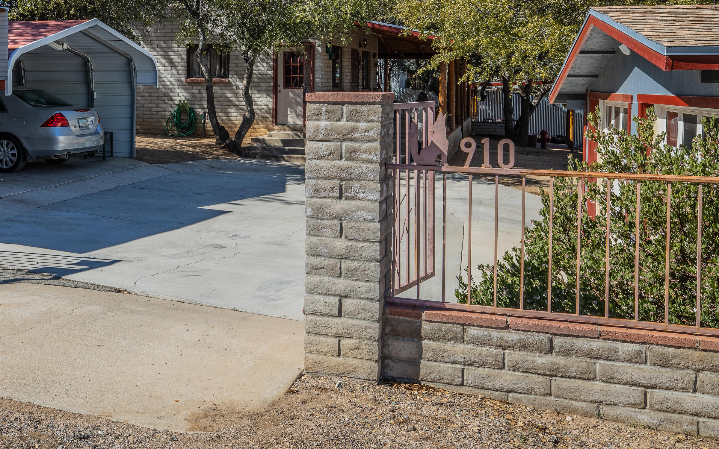 910 N Mountain View Drive