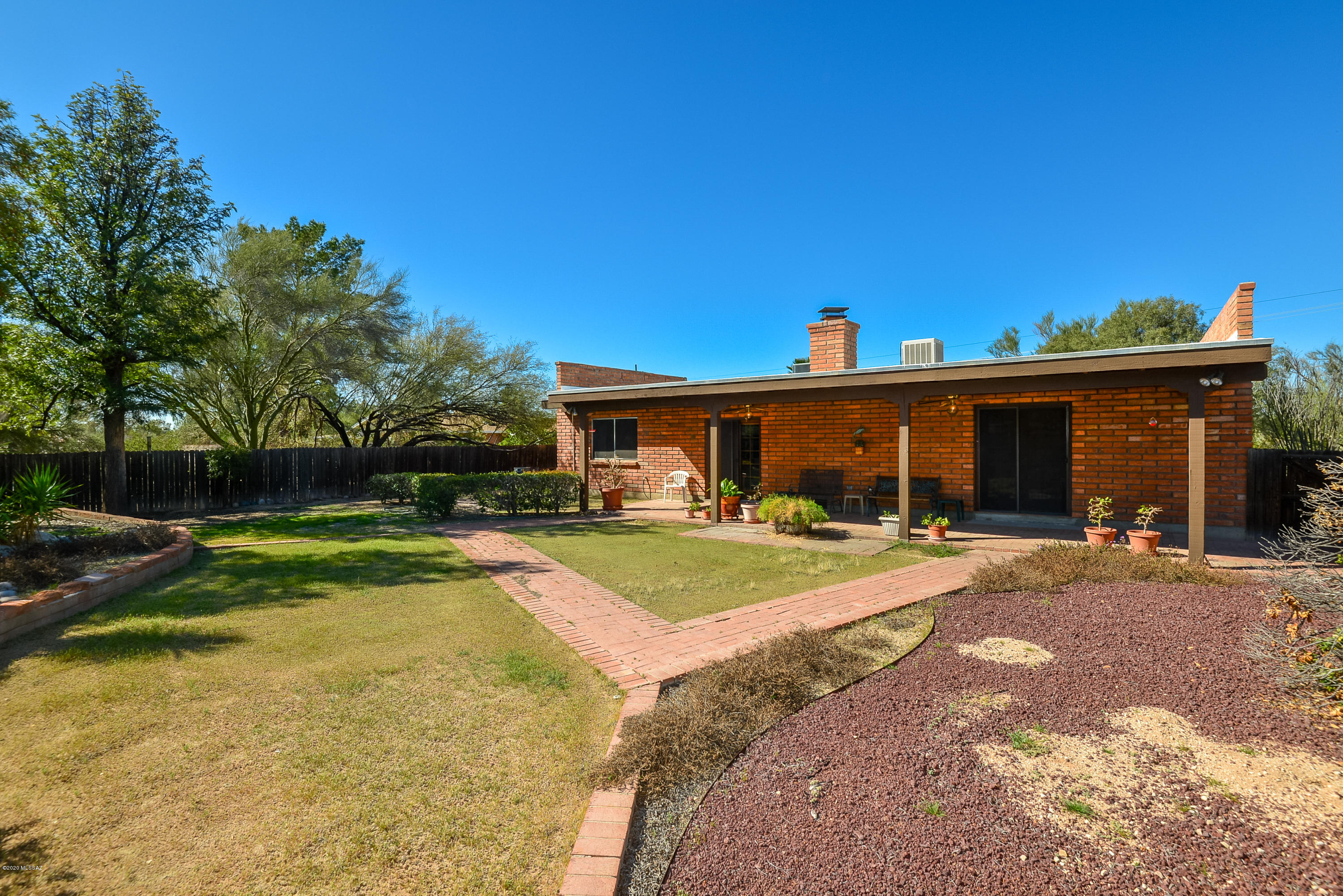 8040 N La Oesta Avenue