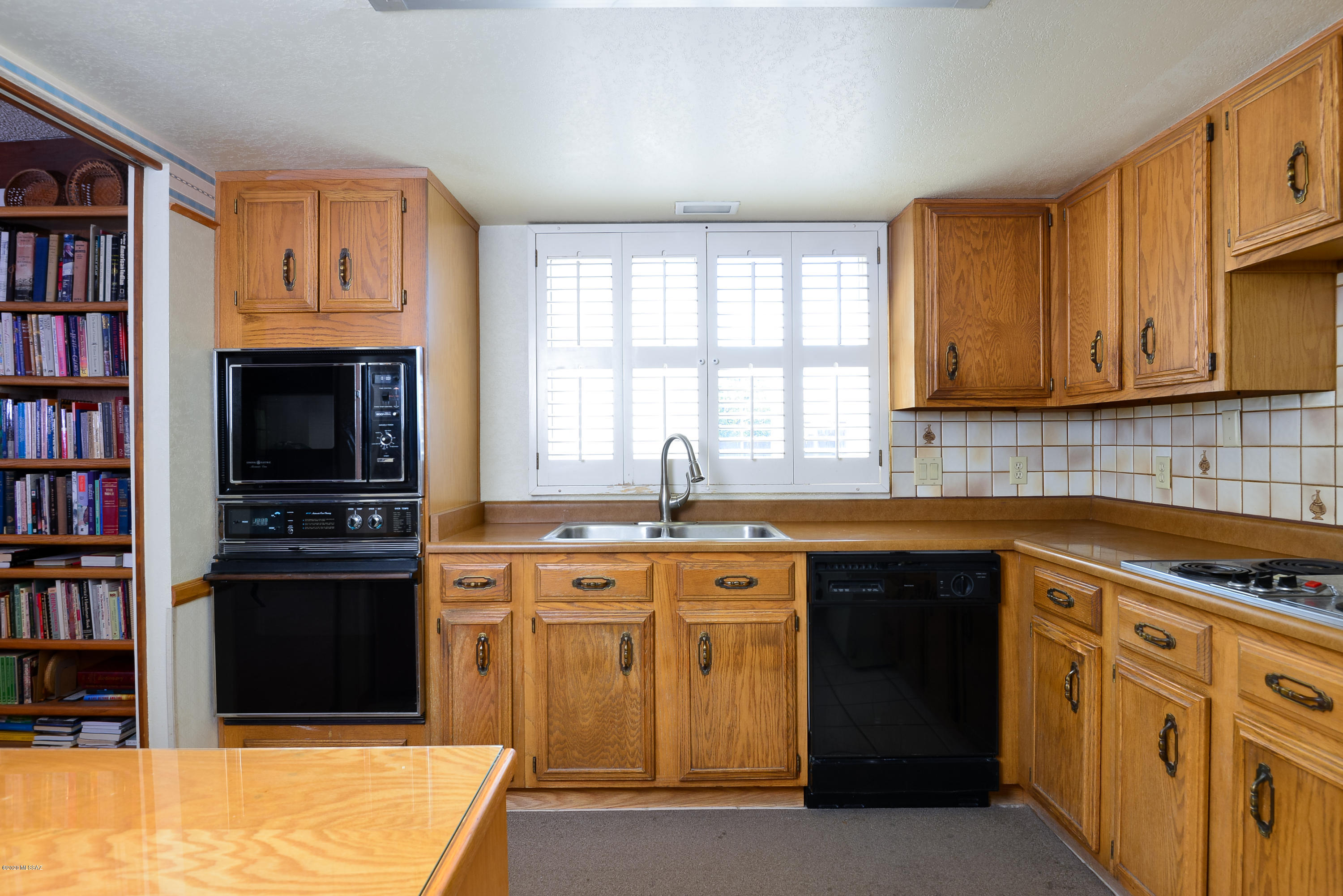 8040 N La Oesta Avenue