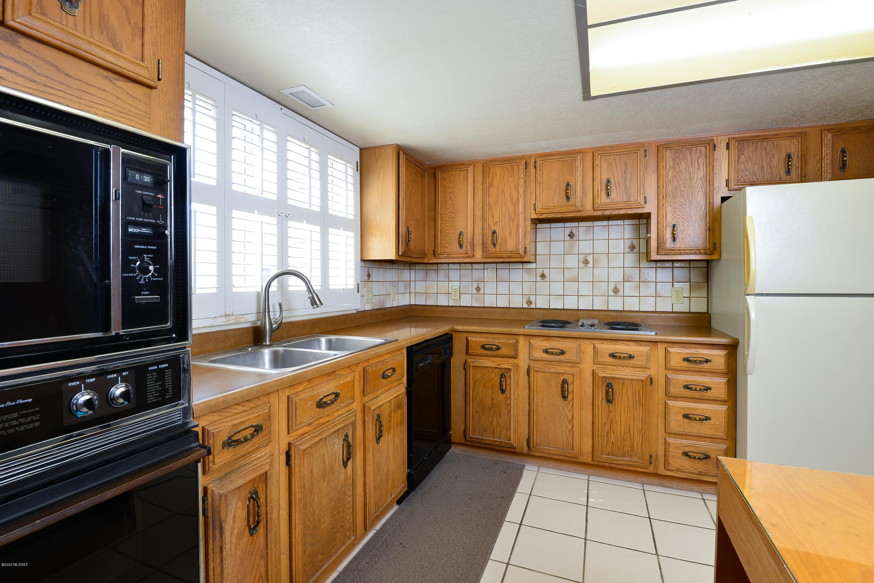 8040 N La Oesta Avenue