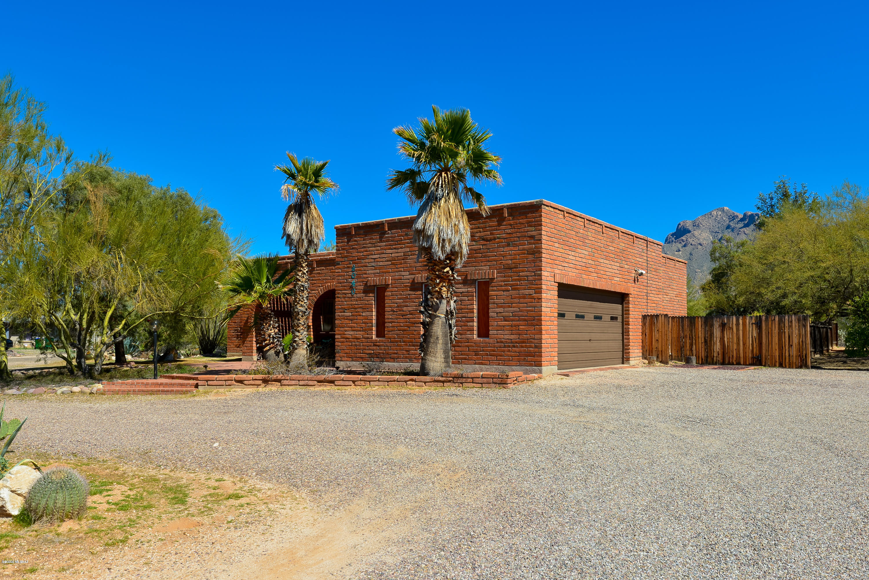 8040 N La Oesta Avenue