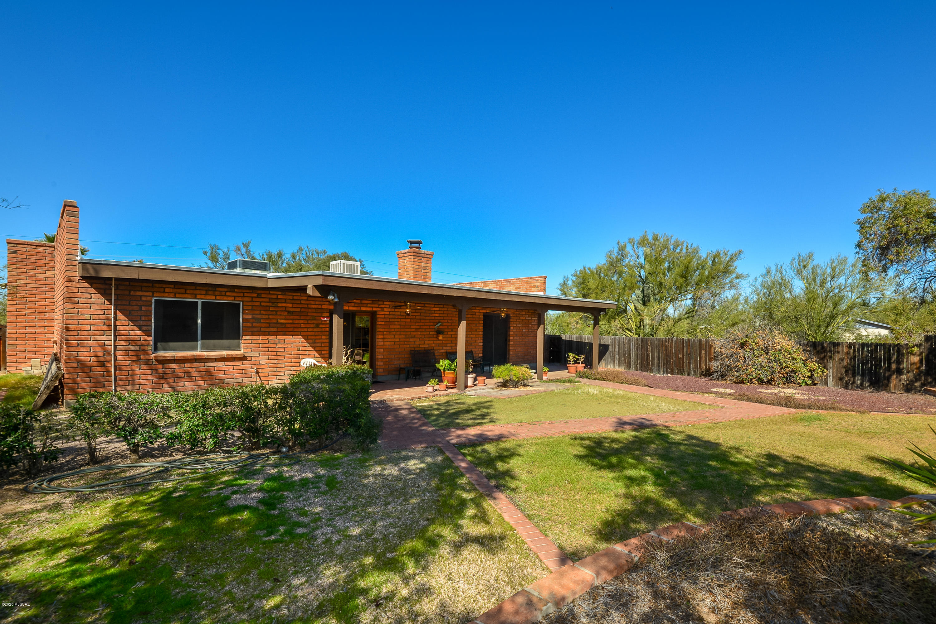 8040 N La Oesta Avenue