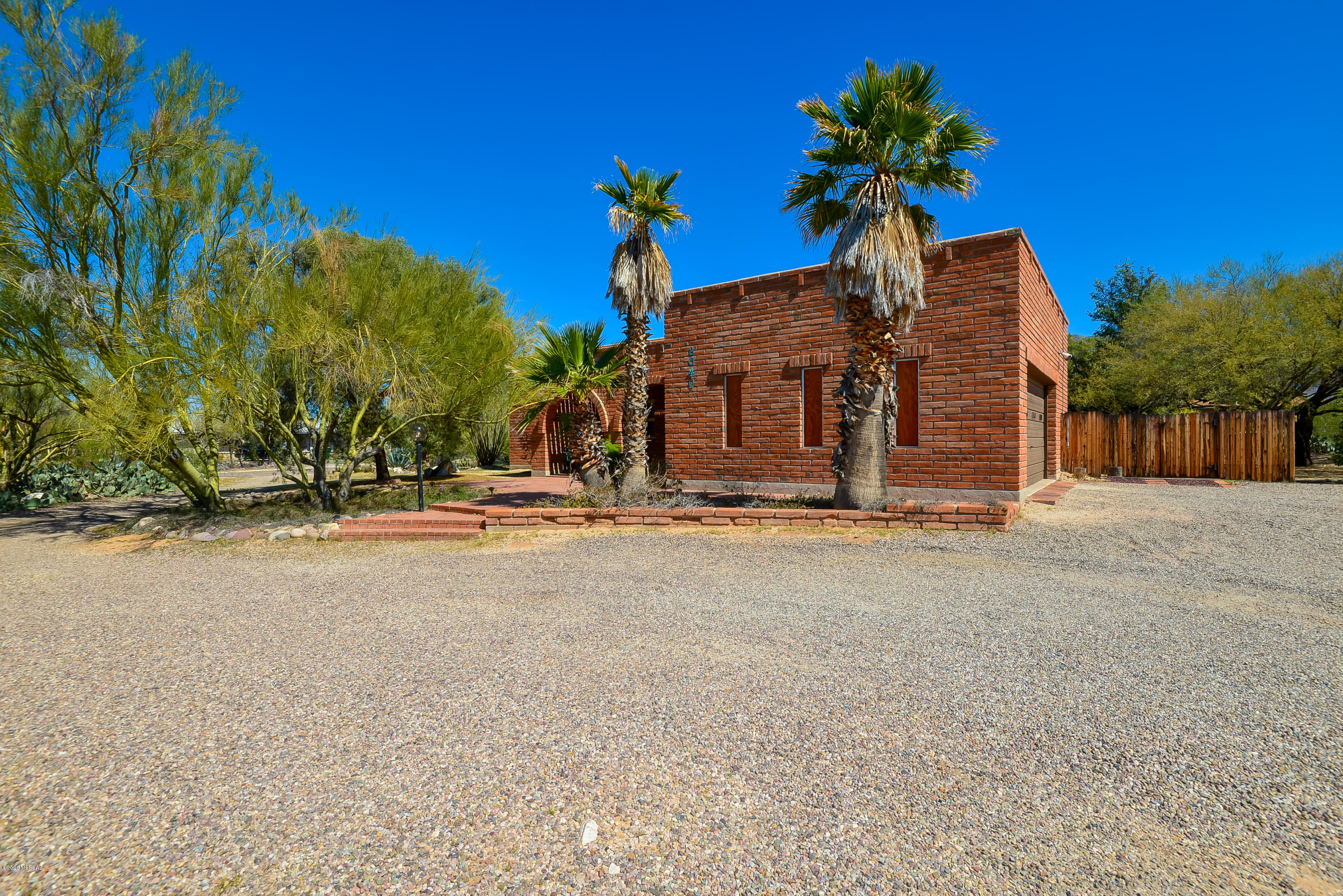 8040 N La Oesta Avenue