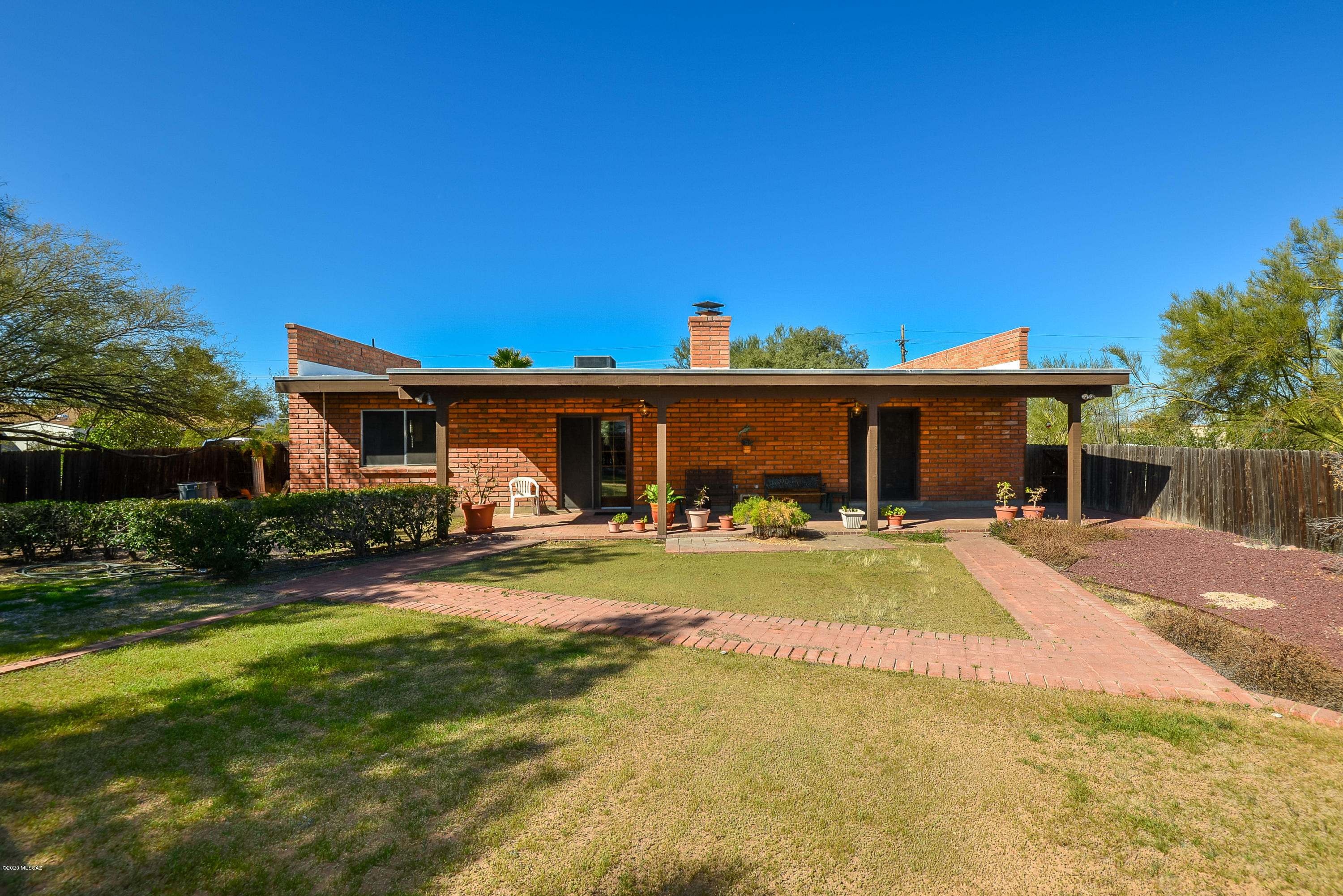 8040 N La Oesta Avenue