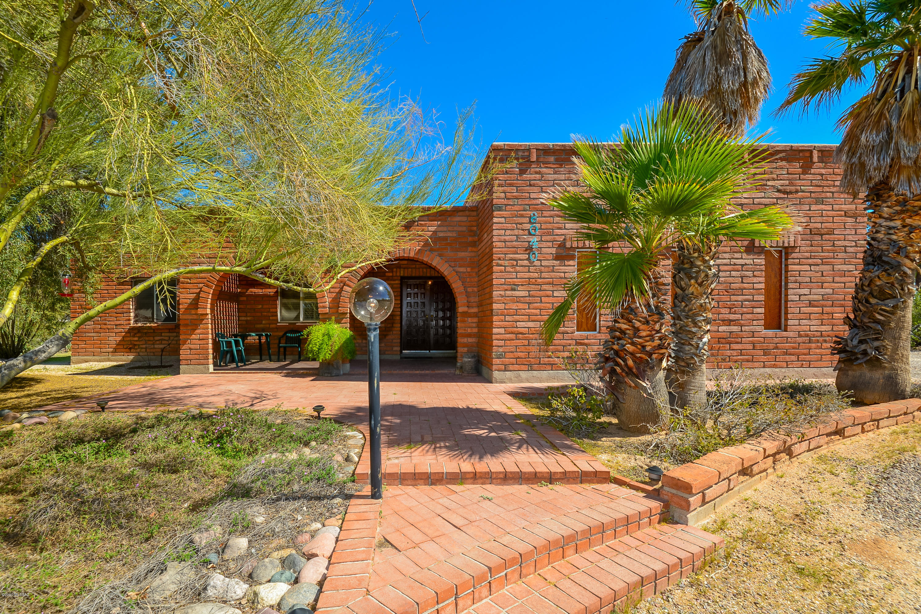 8040 N La Oesta Avenue