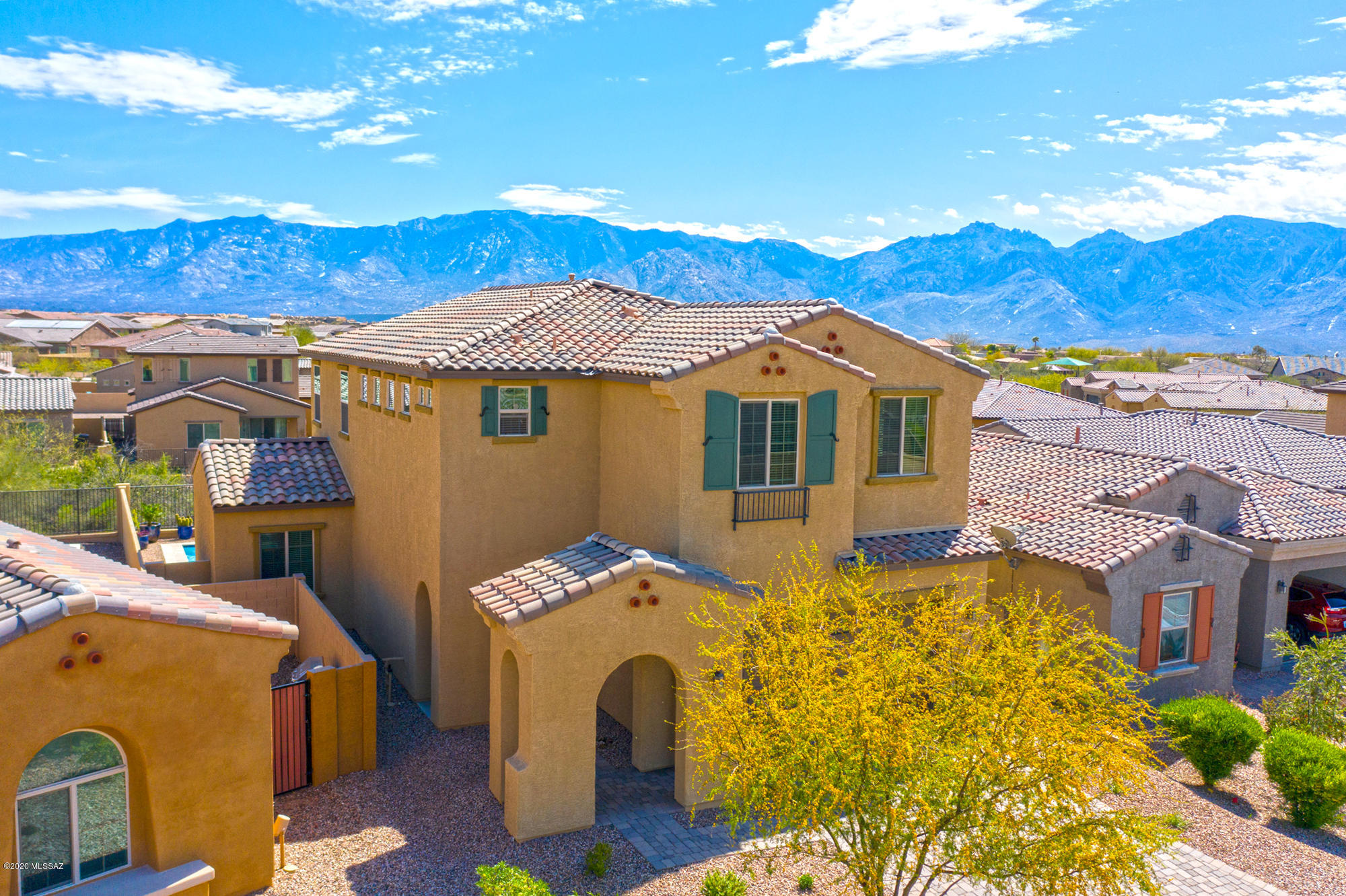 1005 W Lark Bunting Lane