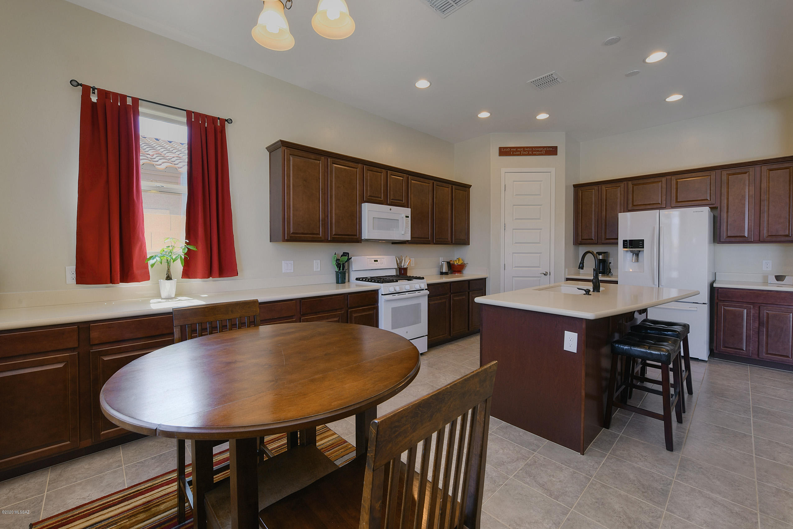 1005 W Lark Bunting Lane