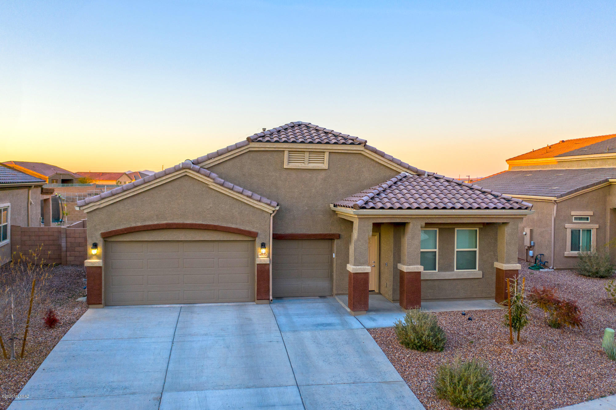 9877 N Howling Wolf Road