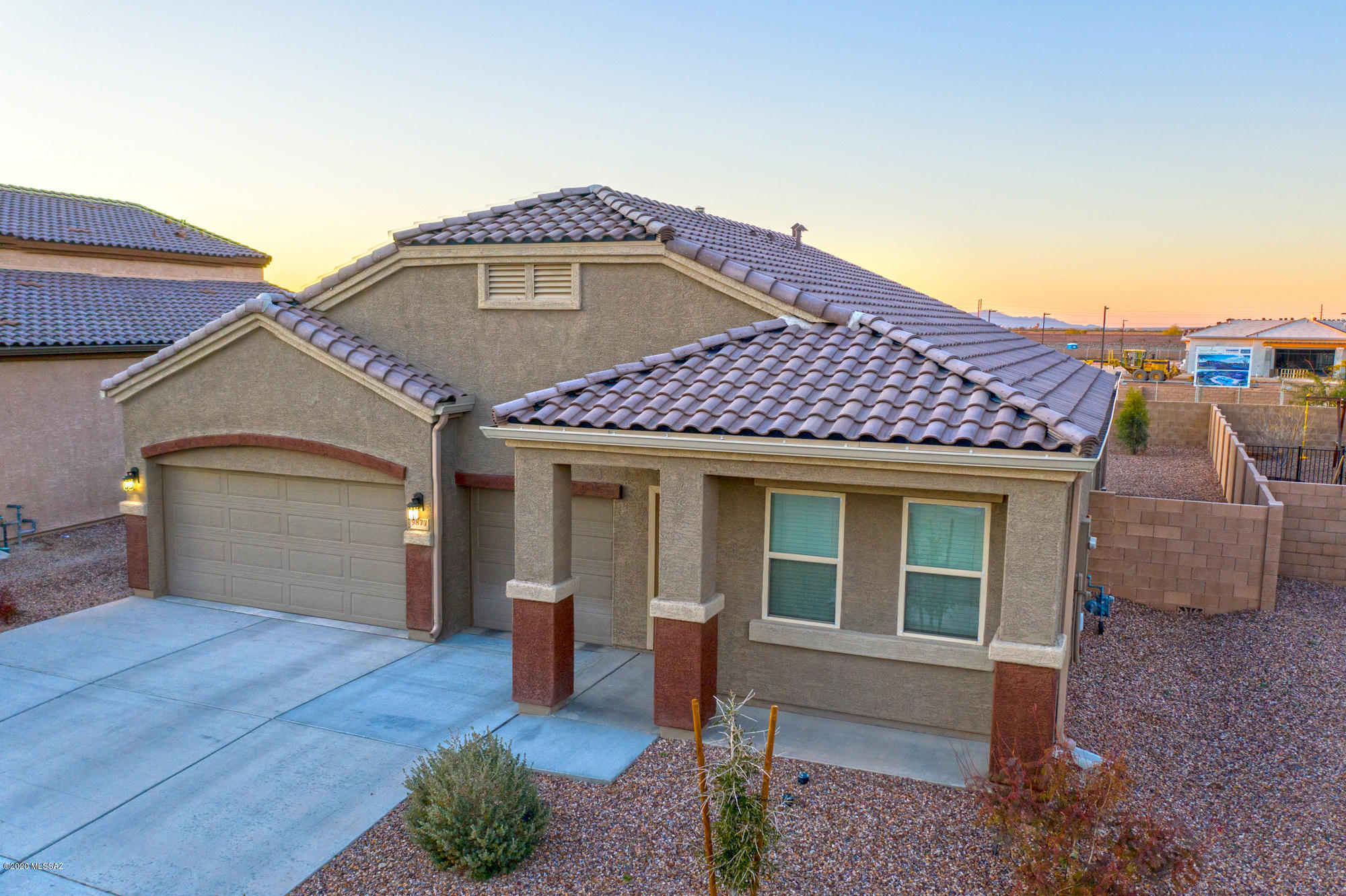 9877 N Howling Wolf Road