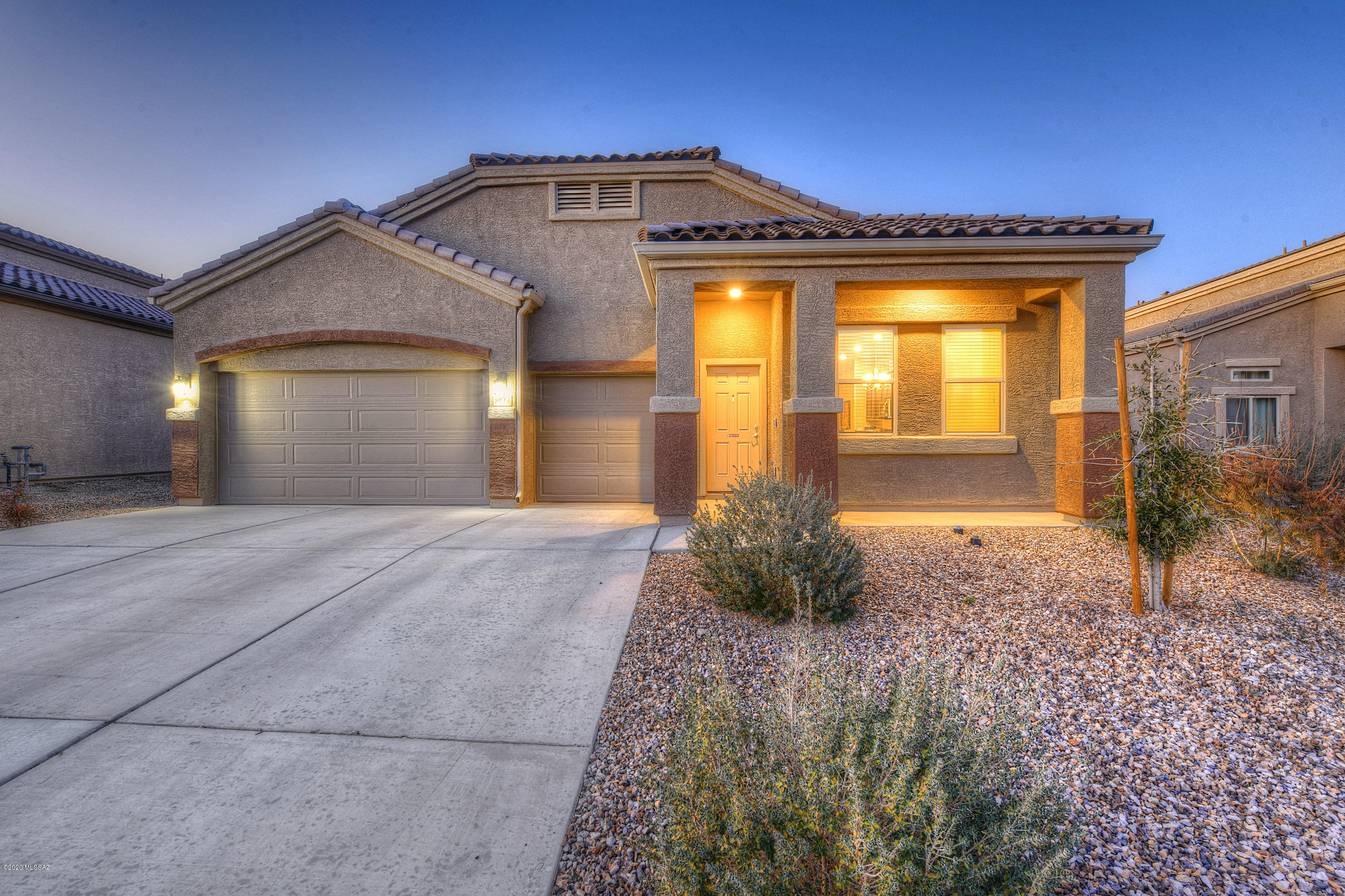 9877 N Howling Wolf Road