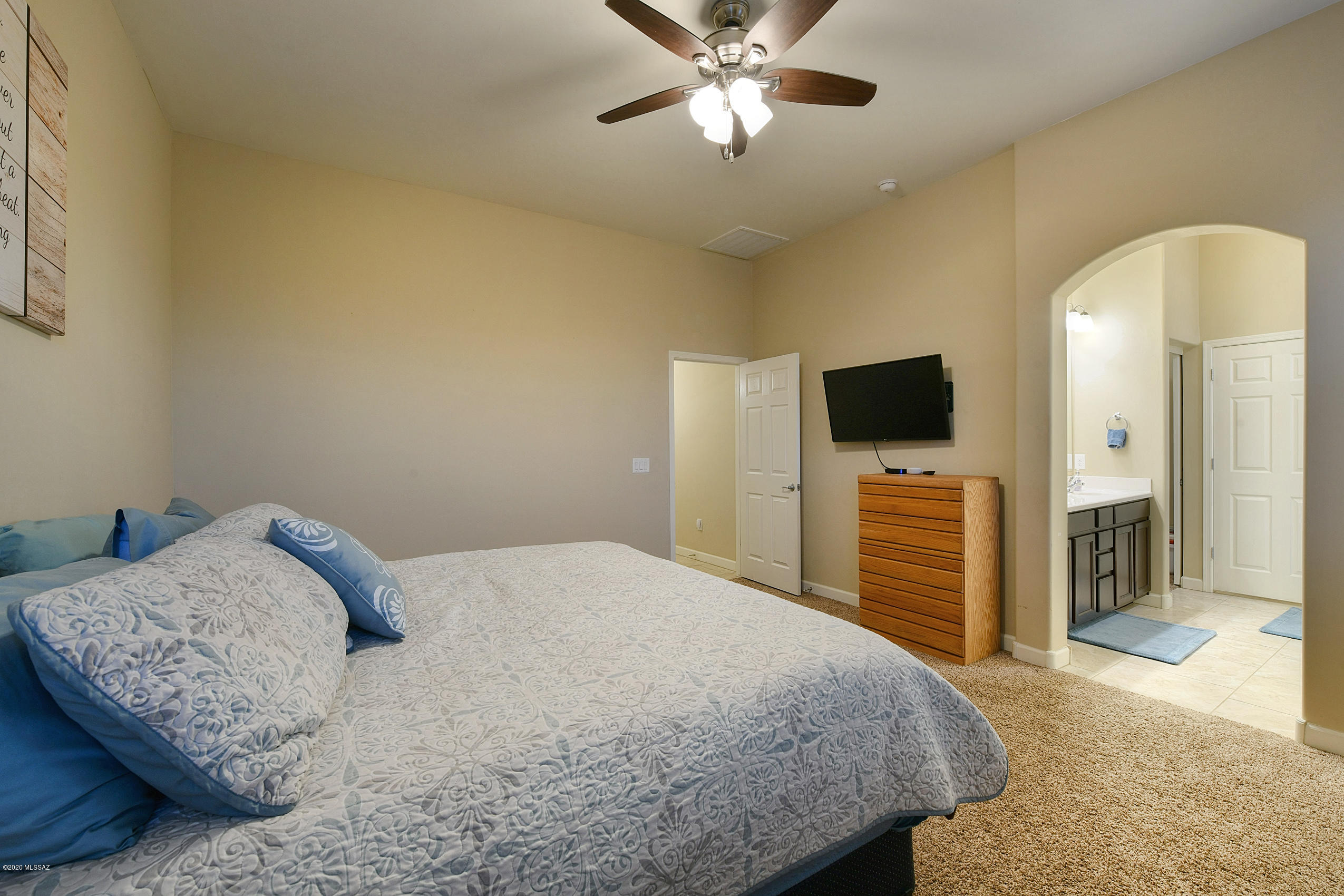 9877 N Howling Wolf Road