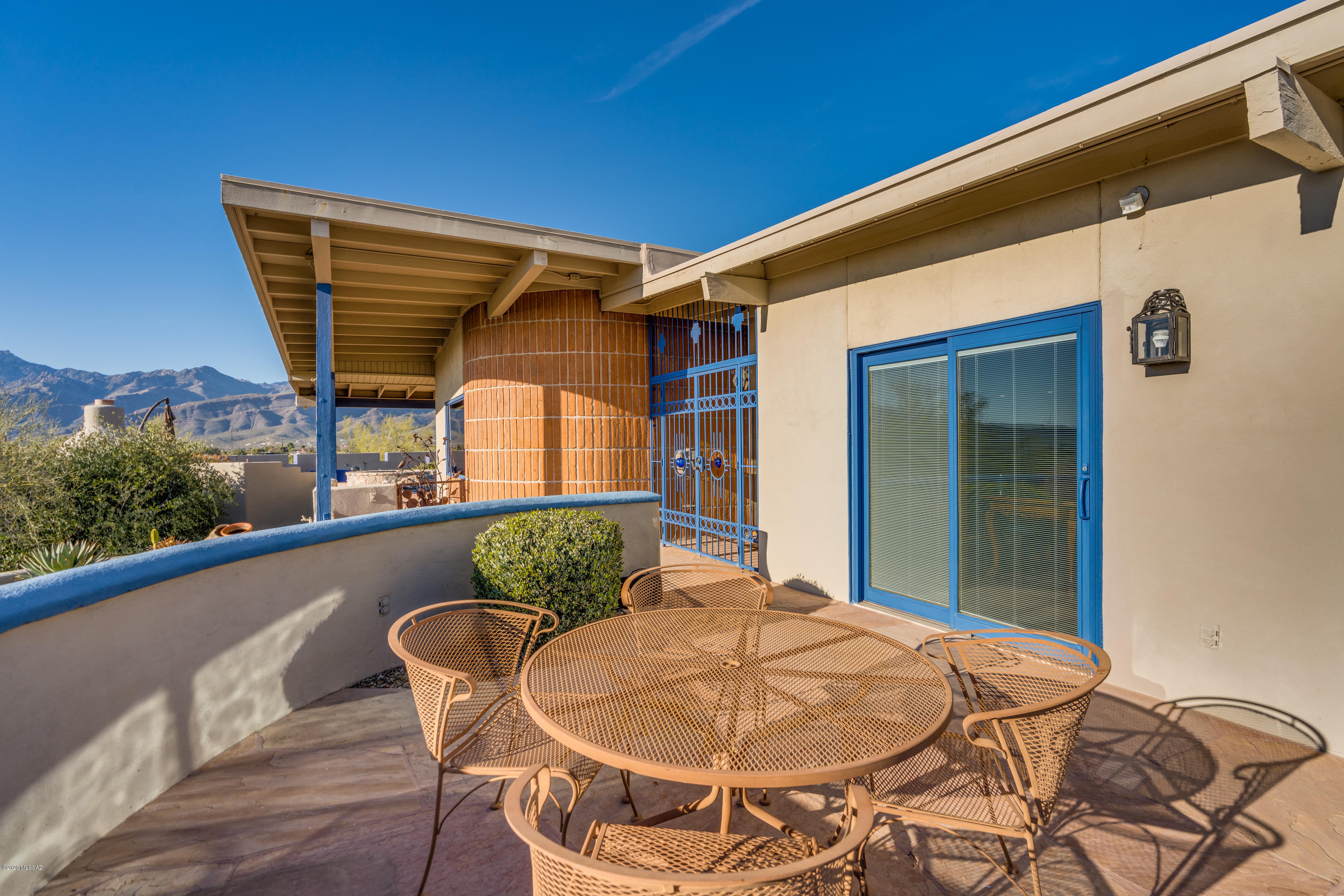 9511 E Bush Hill Place