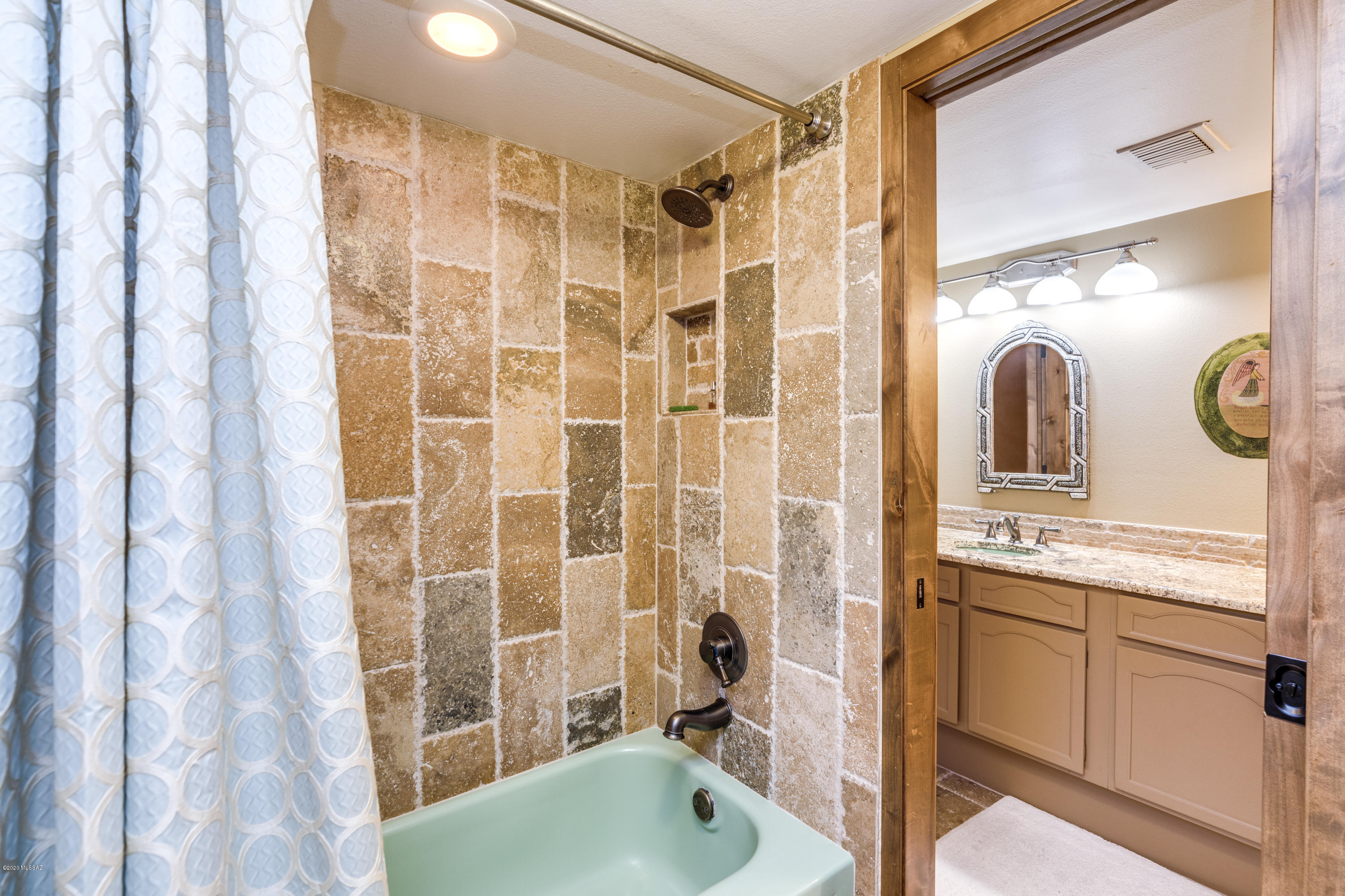 9511 E Bush Hill Place