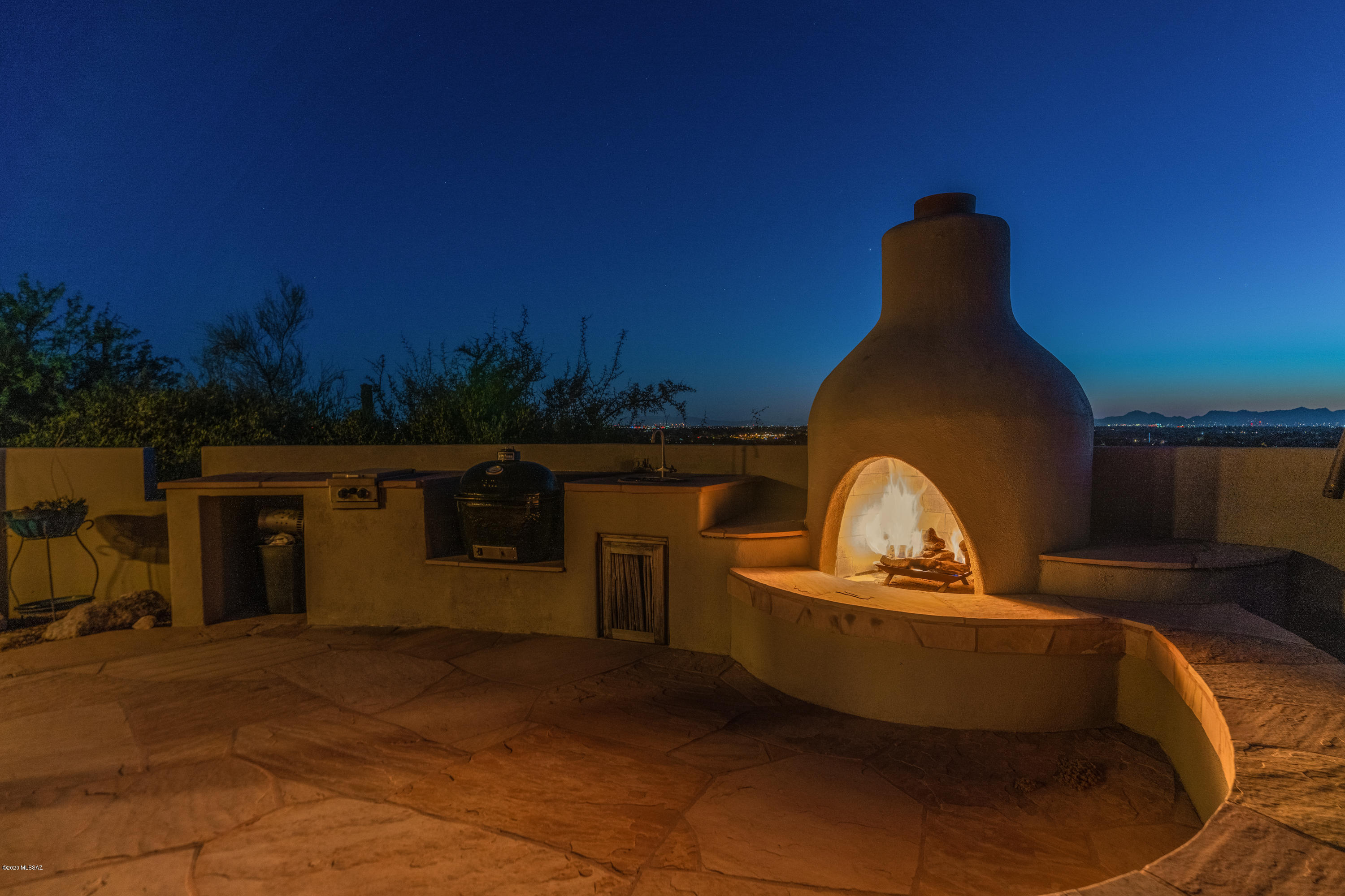 9511 E Bush Hill Place