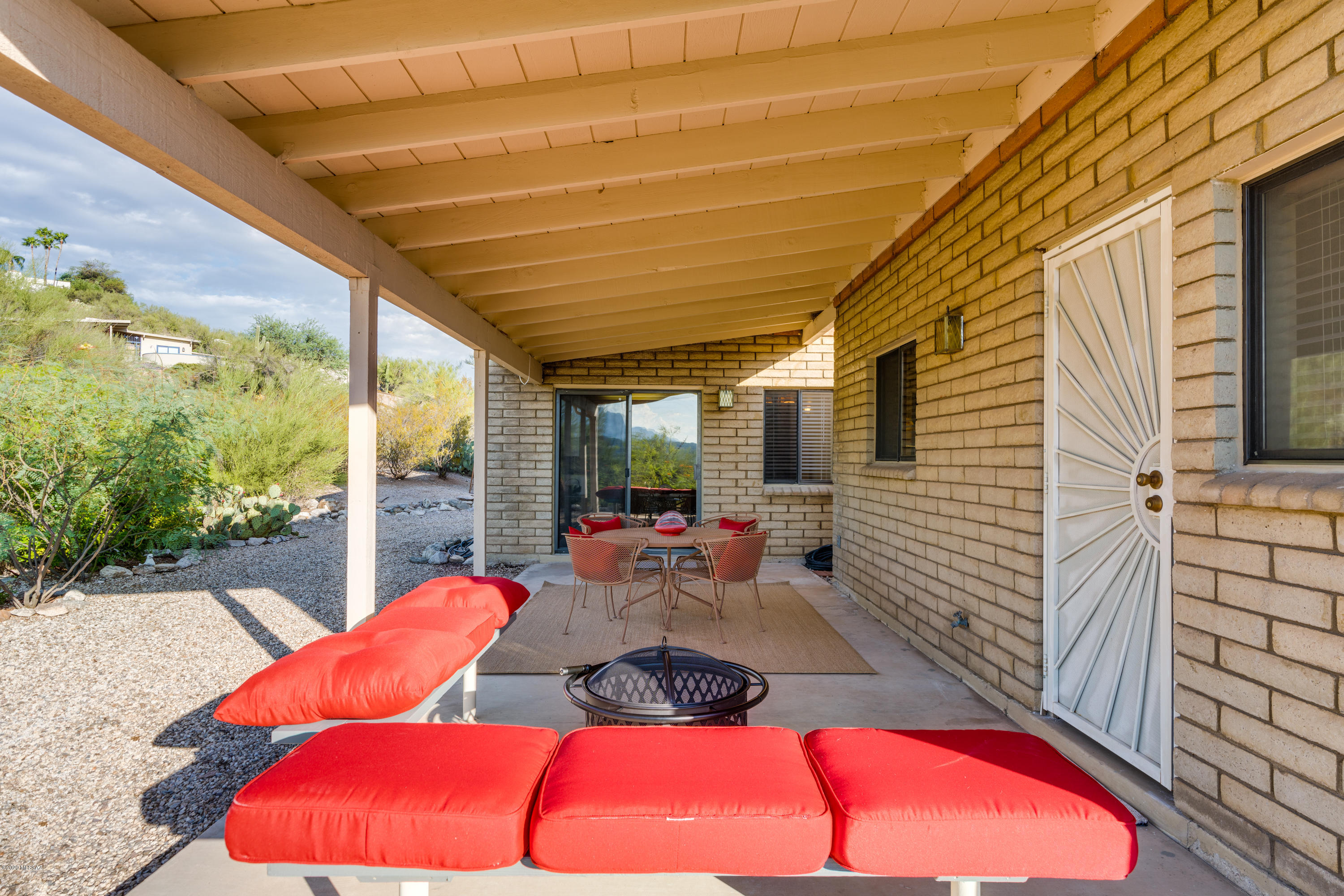 9511 E Bush Hill Place