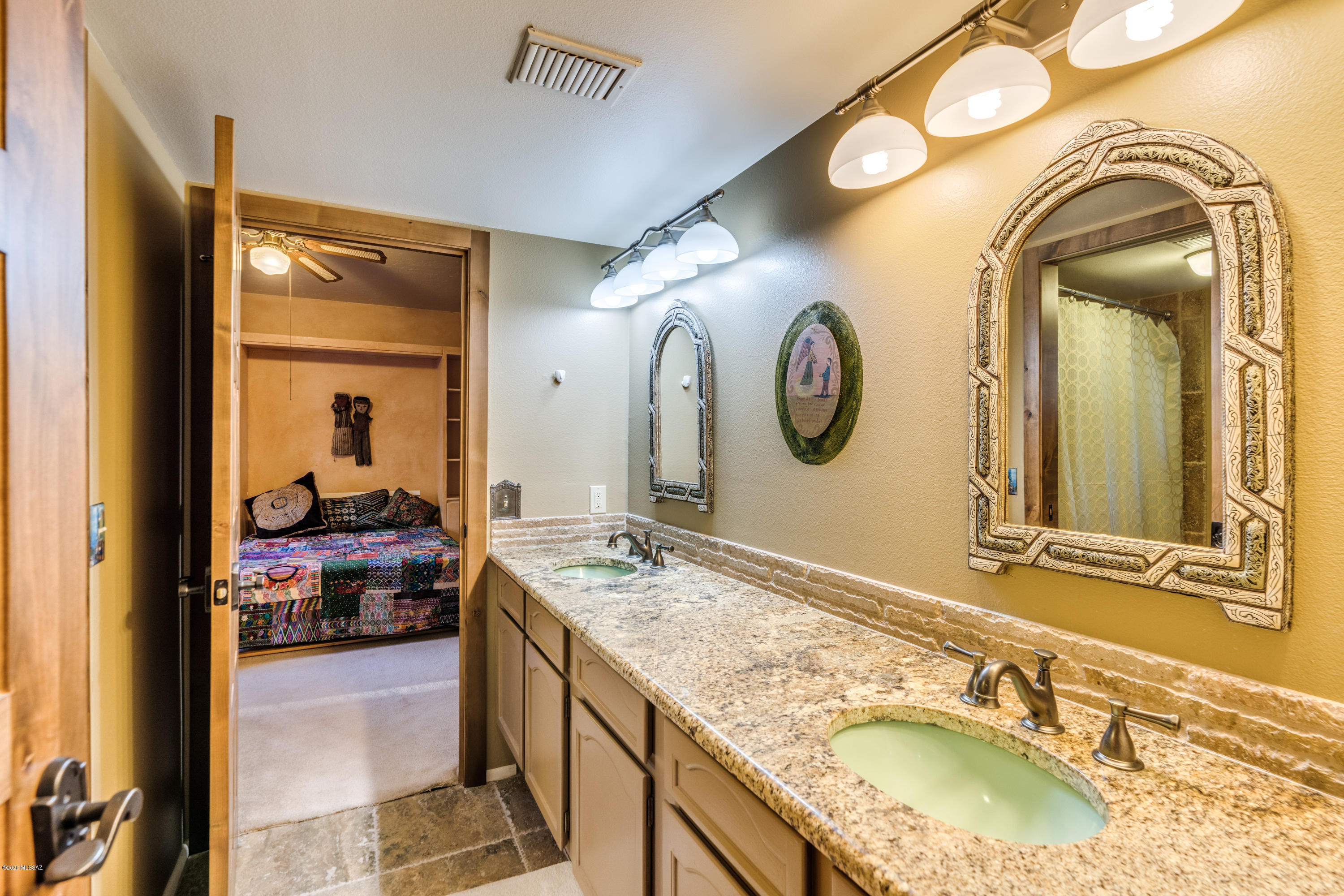 9511 E Bush Hill Place