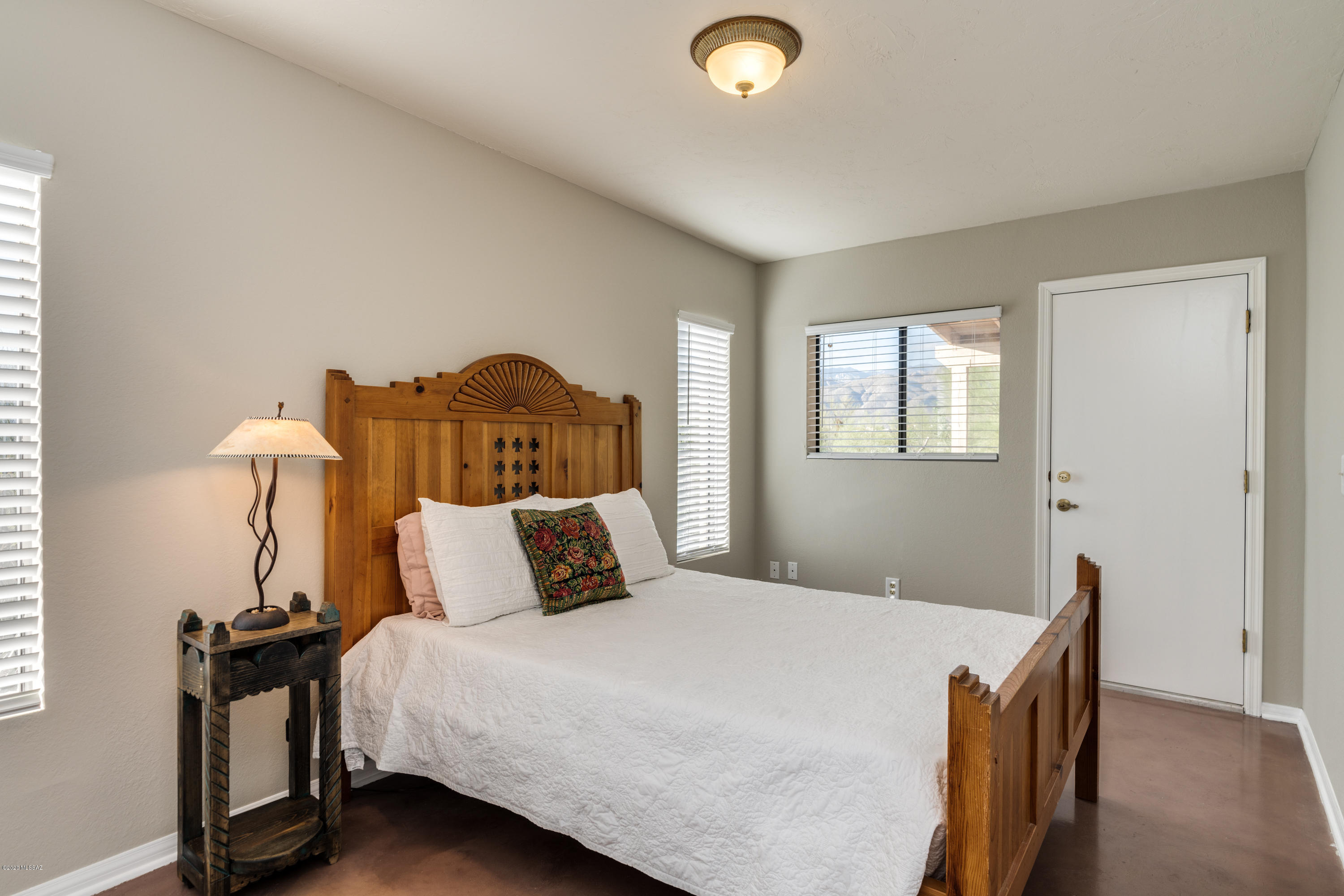 9511 E Bush Hill Place