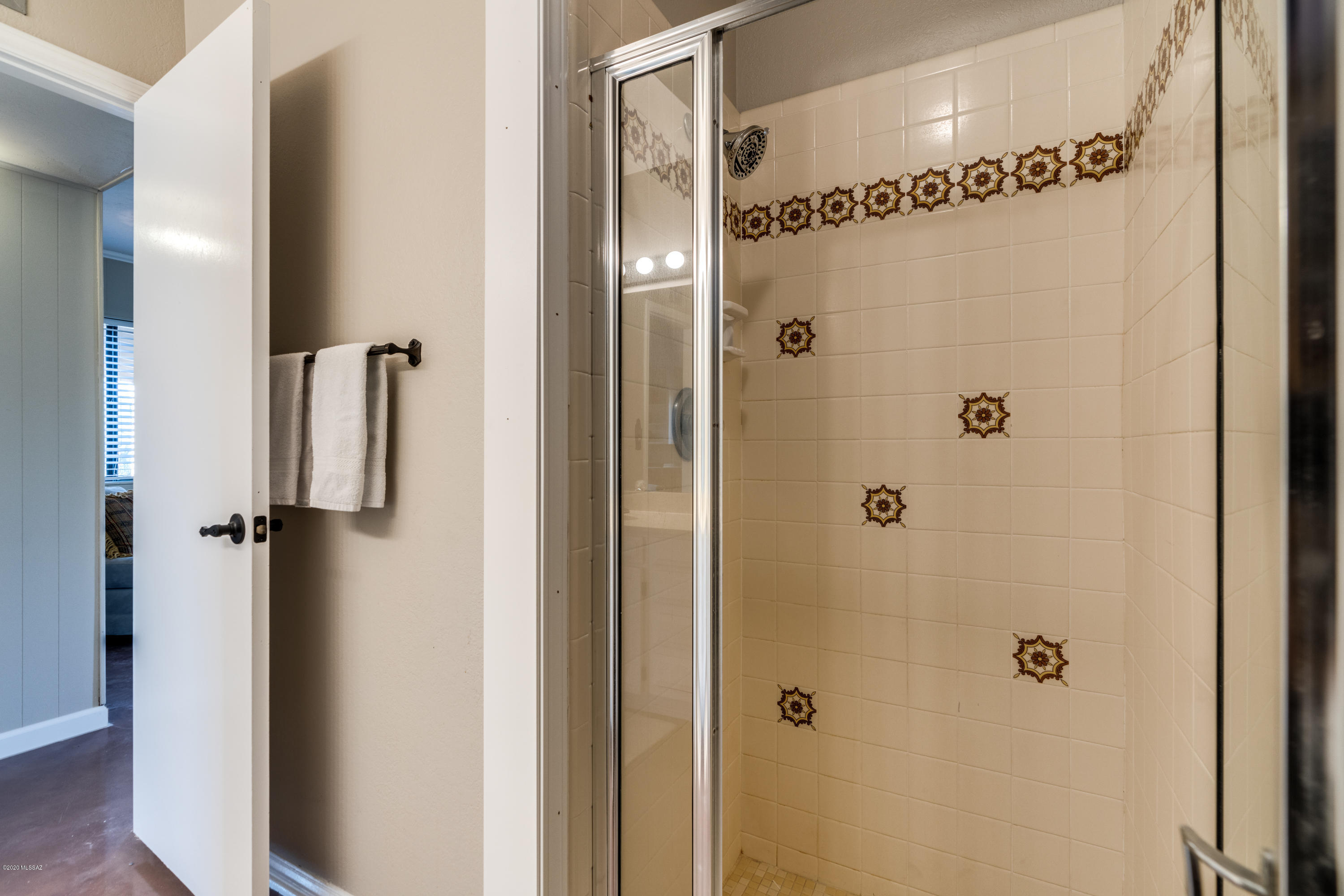 9511 E Bush Hill Place