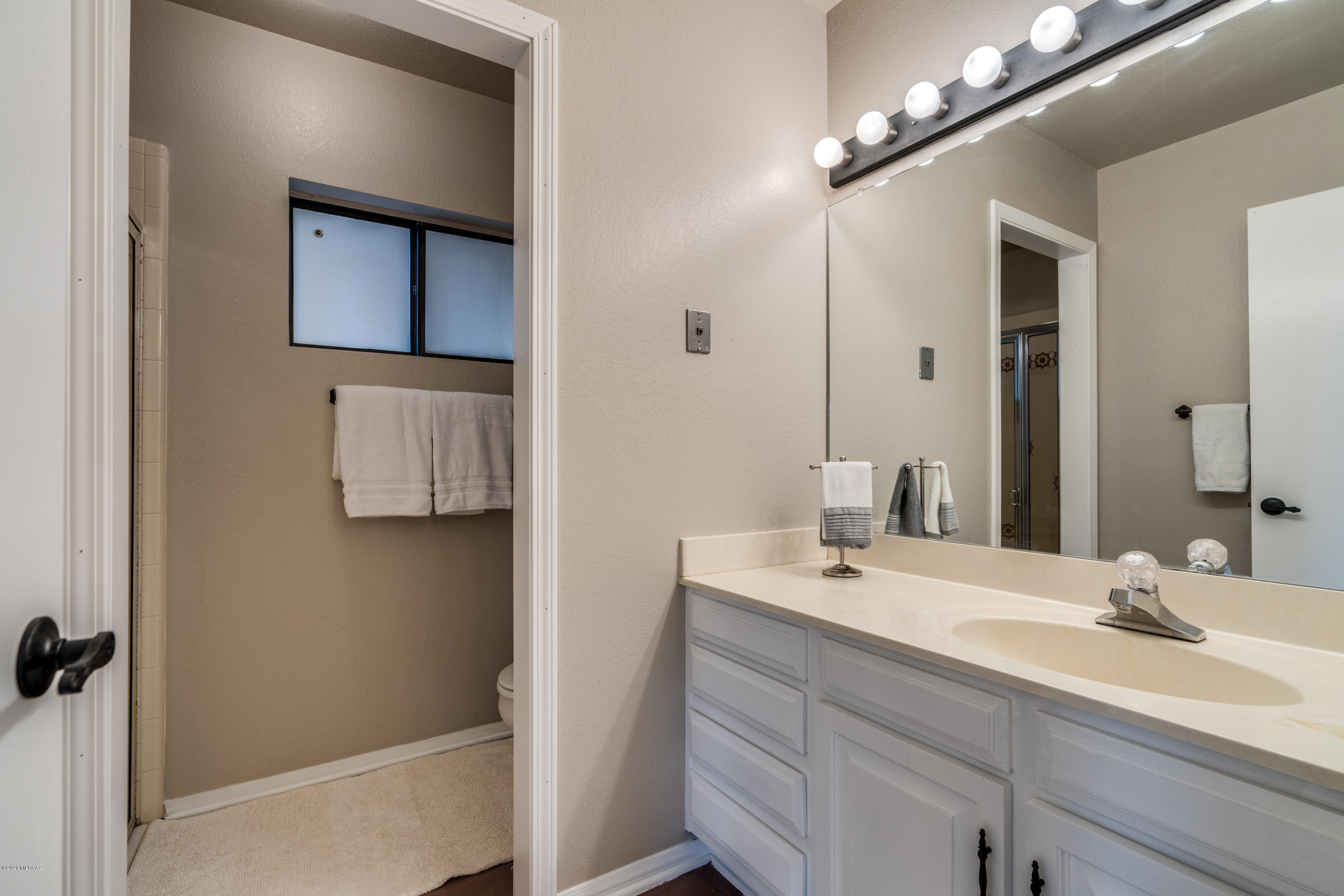 9511 E Bush Hill Place