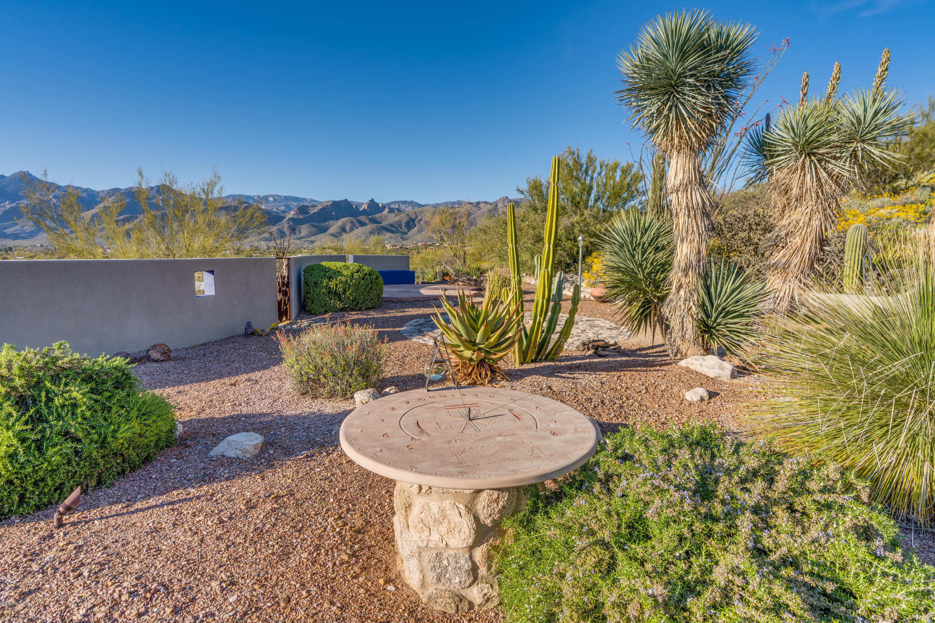 9511 E Bush Hill Place