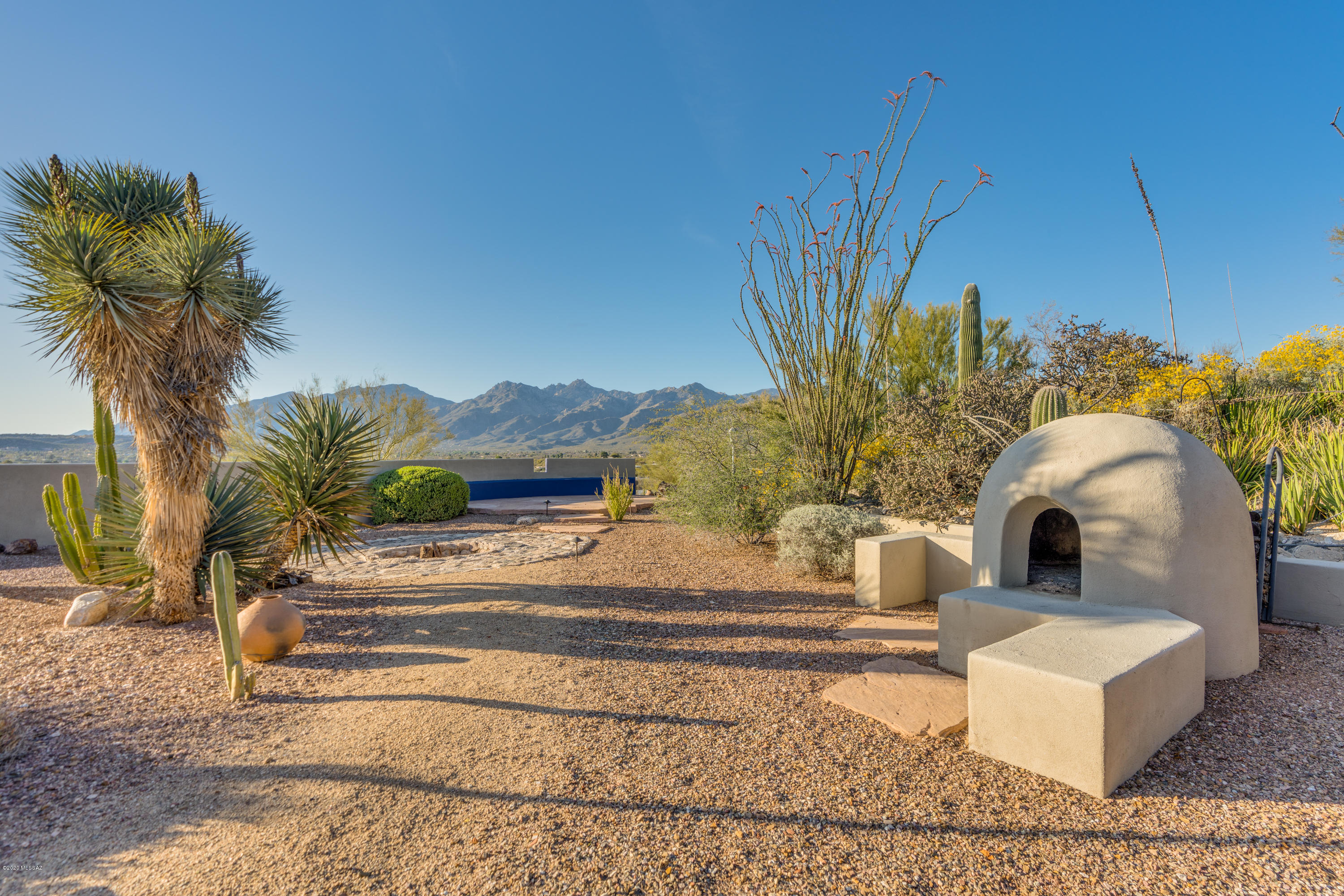 9511 E Bush Hill Place