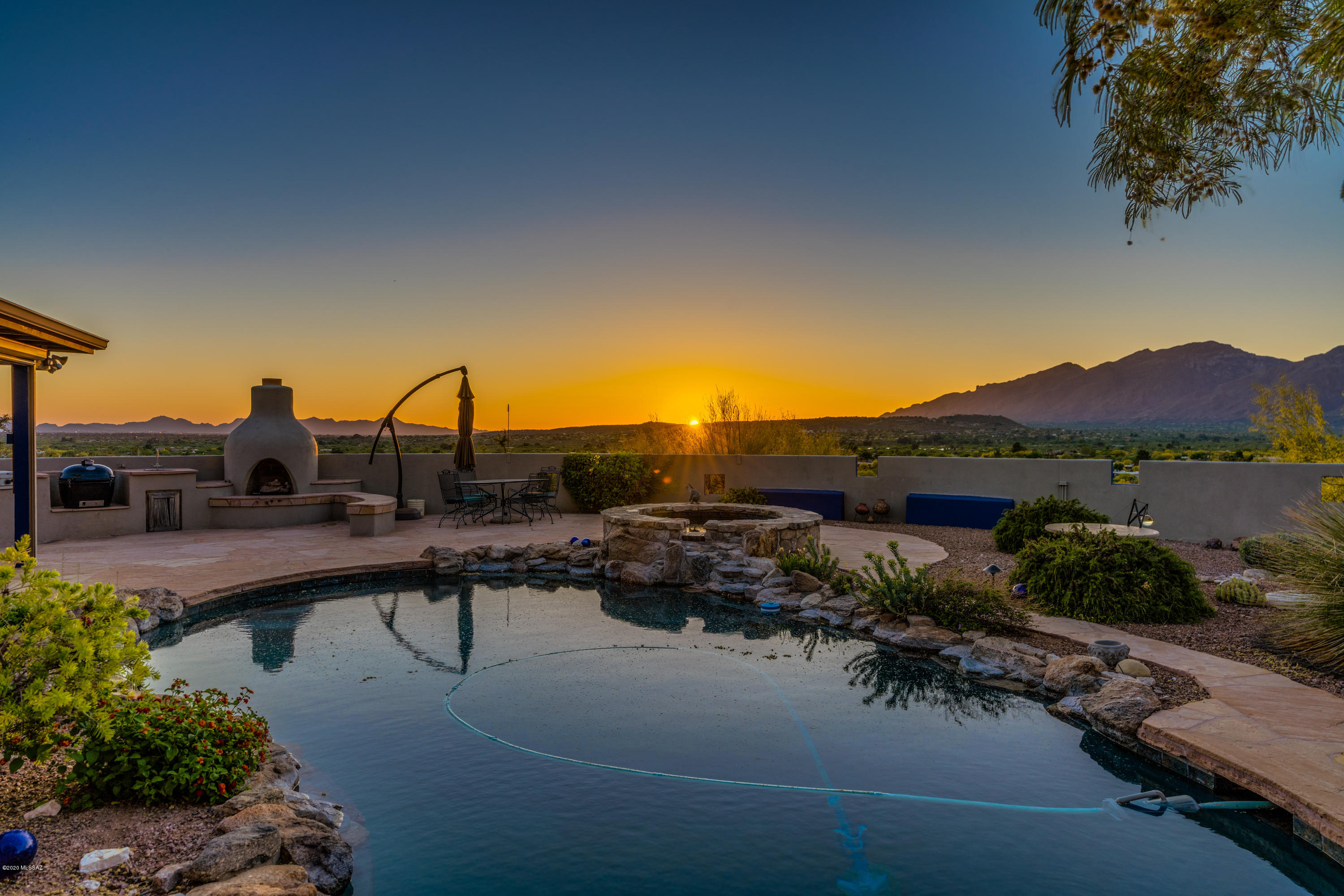 9511 E Bush Hill Place