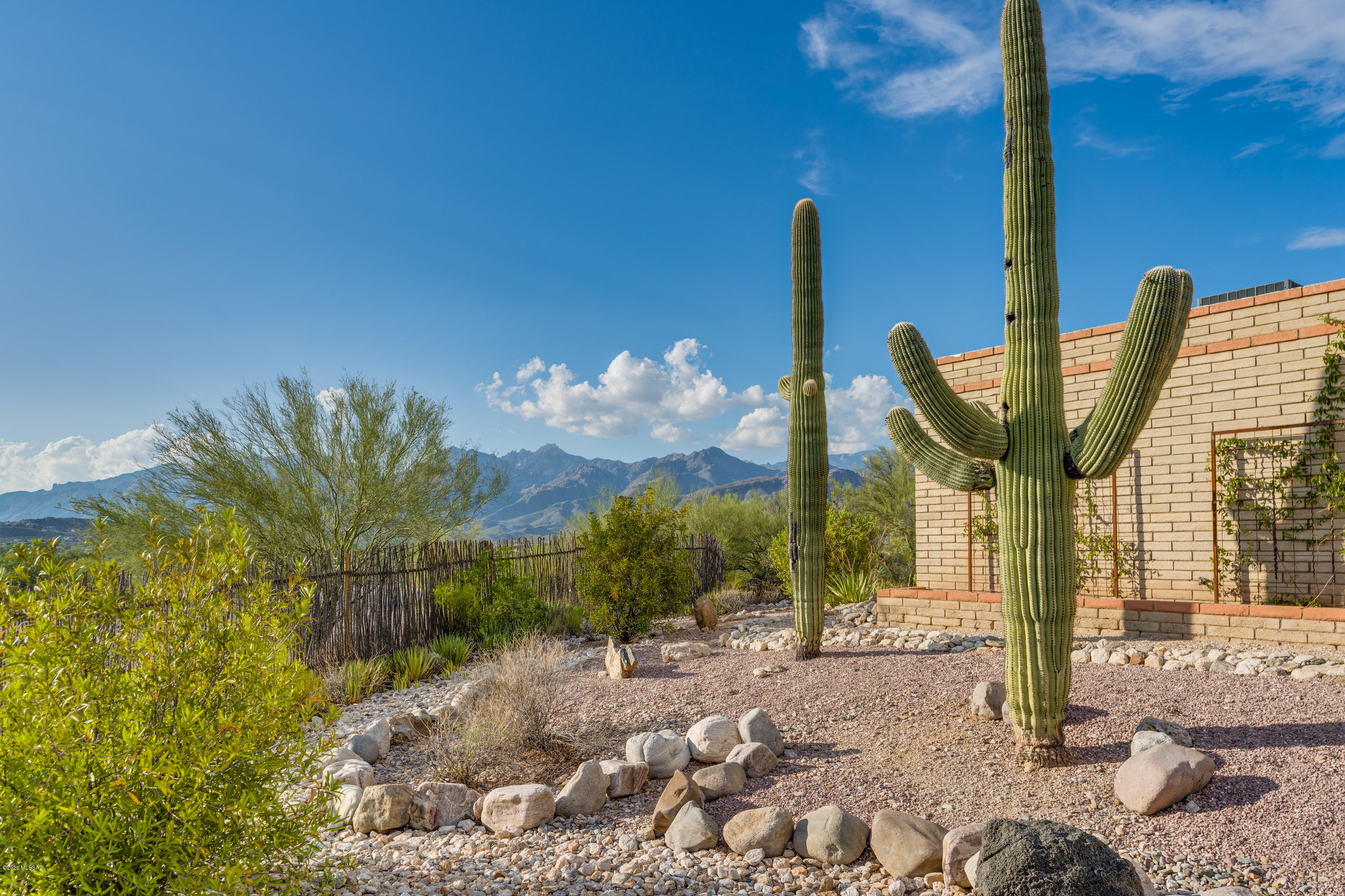 9511 E Bush Hill Place