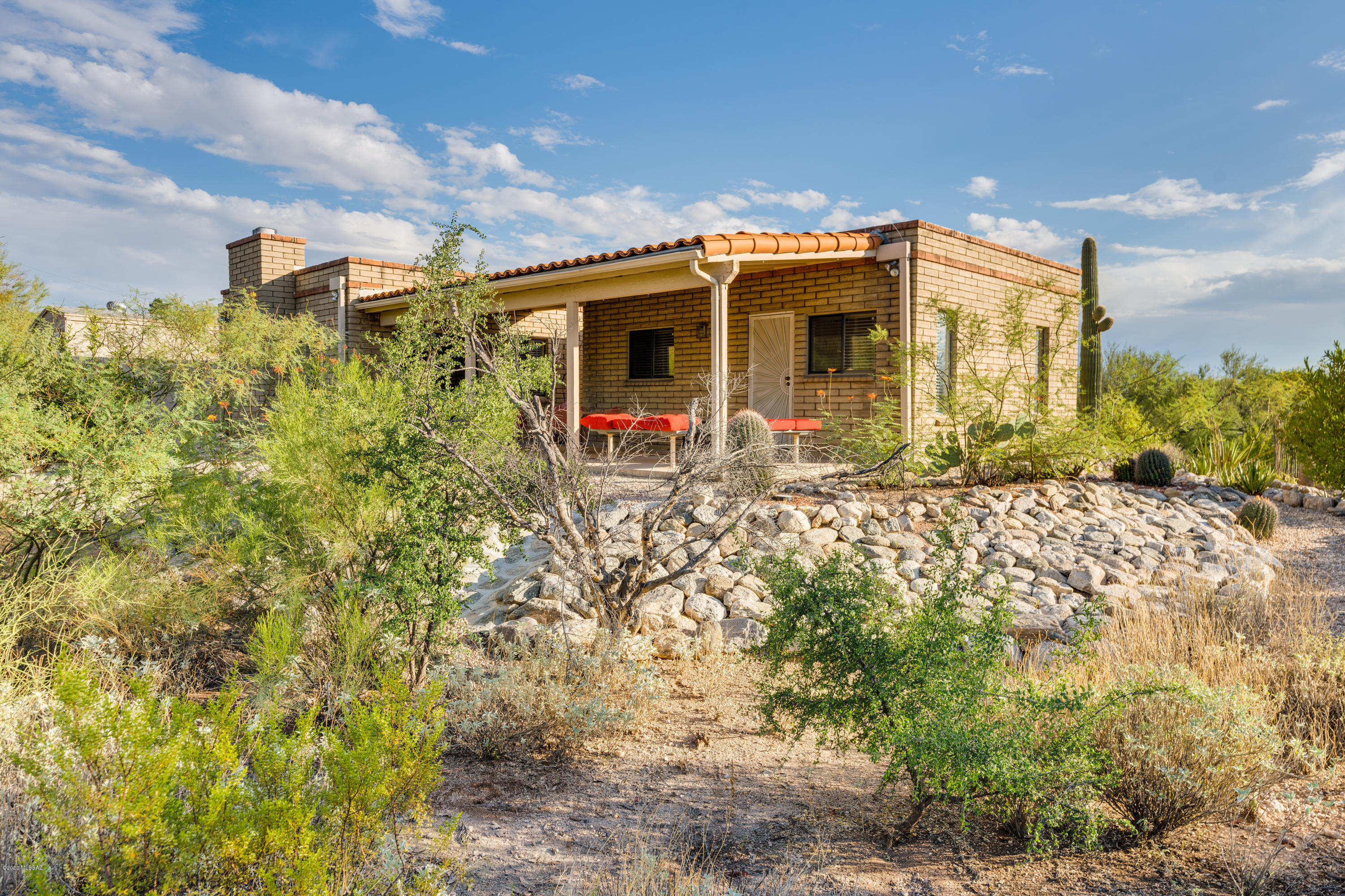 9511 E Bush Hill Place