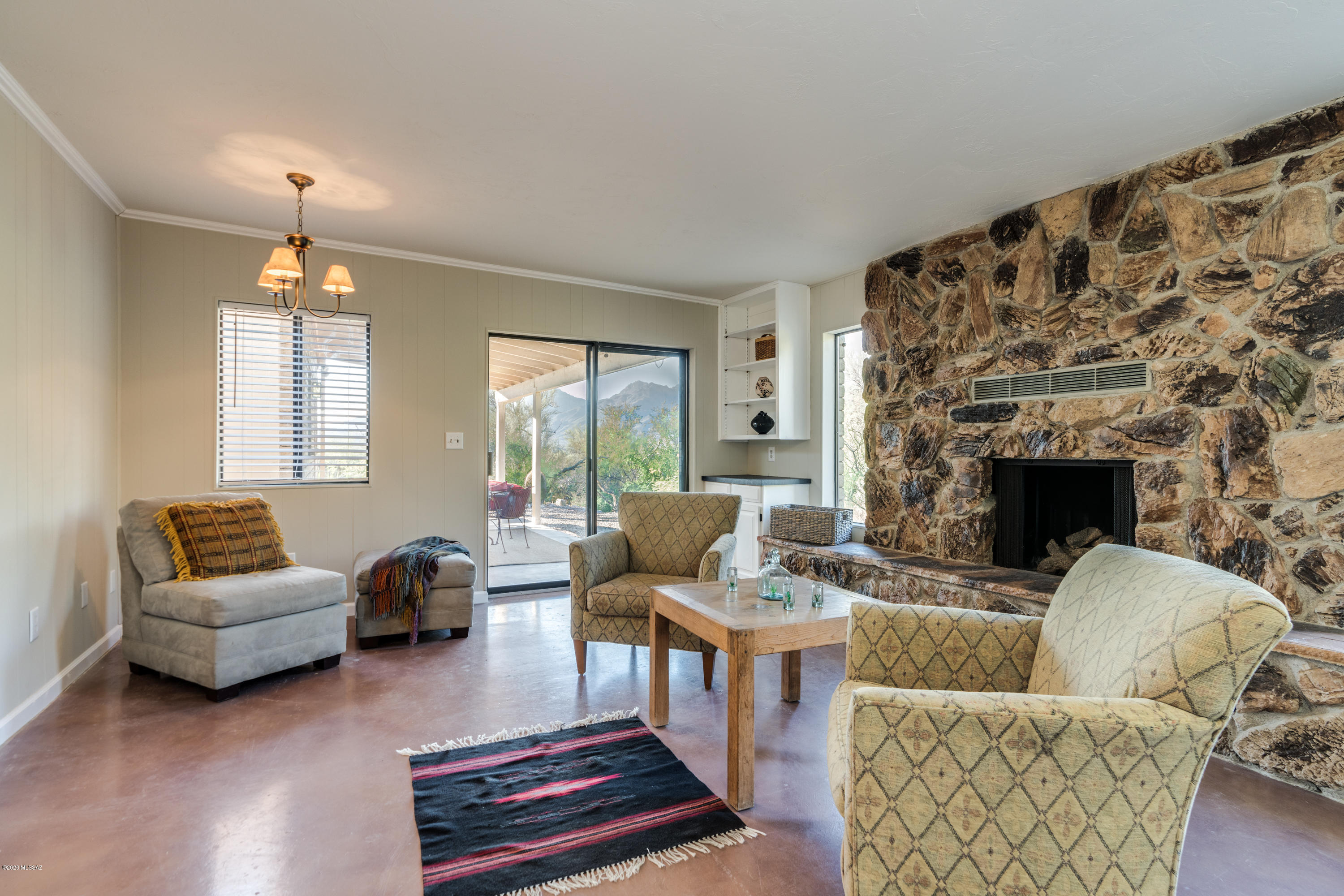 9511 E Bush Hill Place